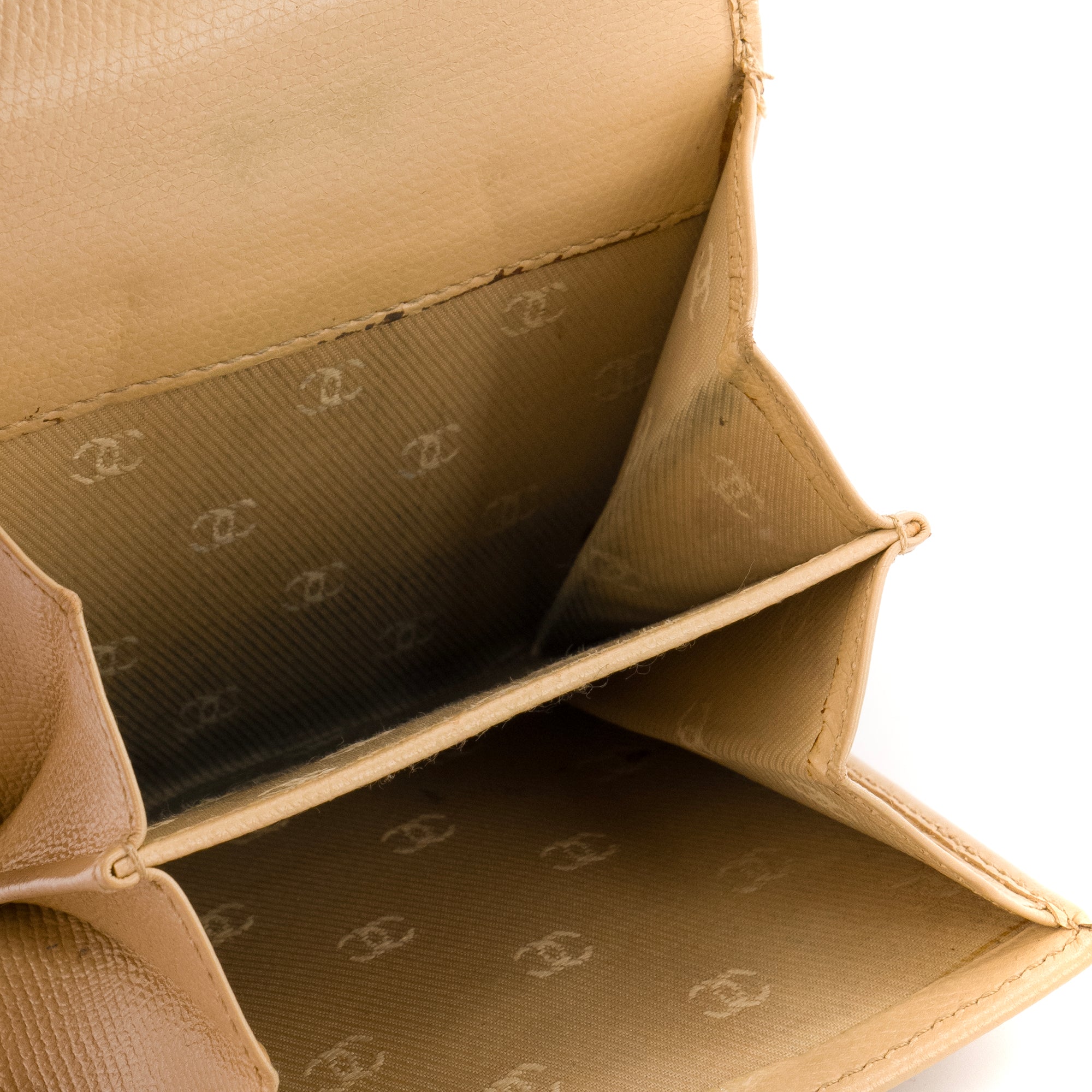 CHANEL - Portefeuille Chanel en cuir grainé beige vintage