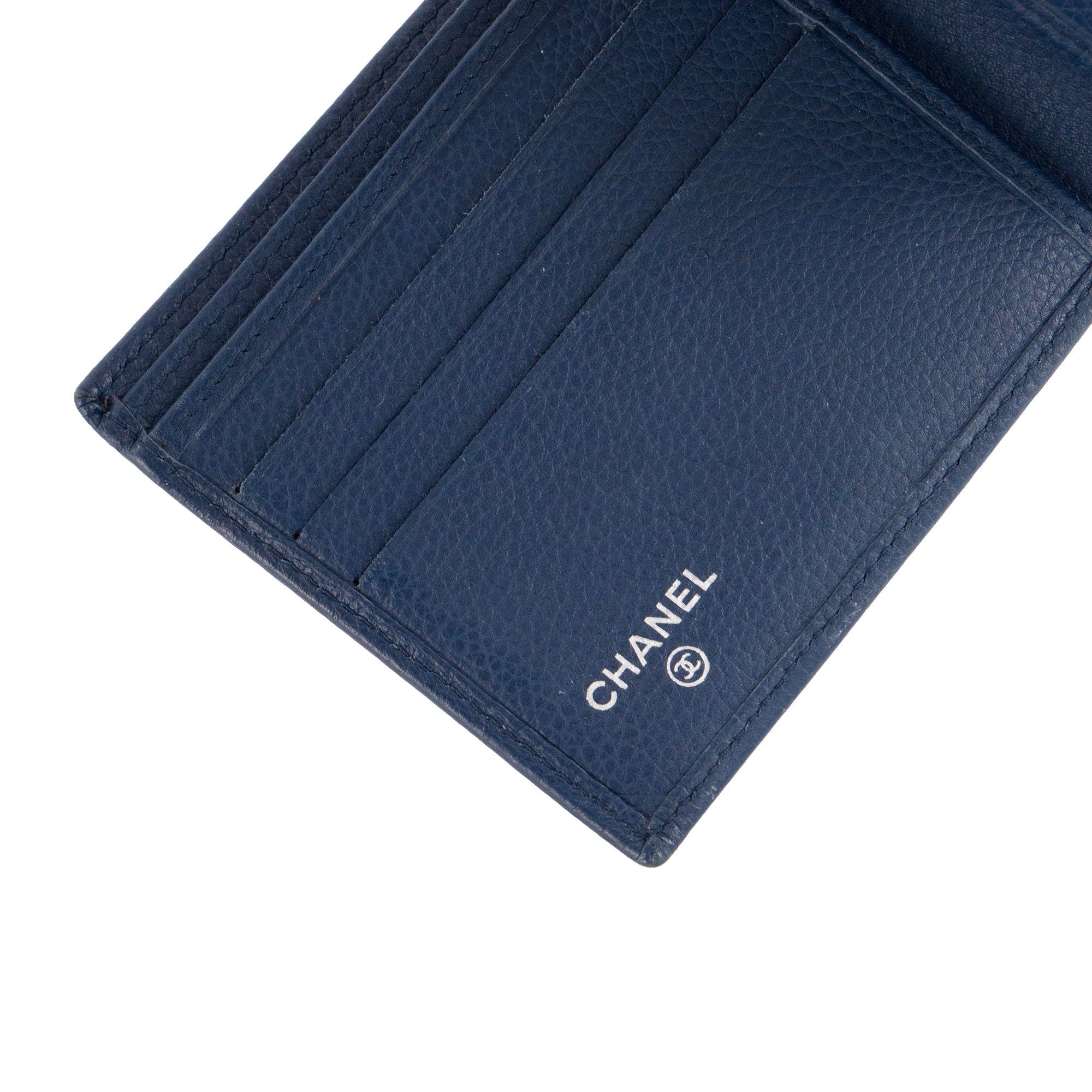 CHANEL - Portefeuille Chanel en cuir grainé bleu marine