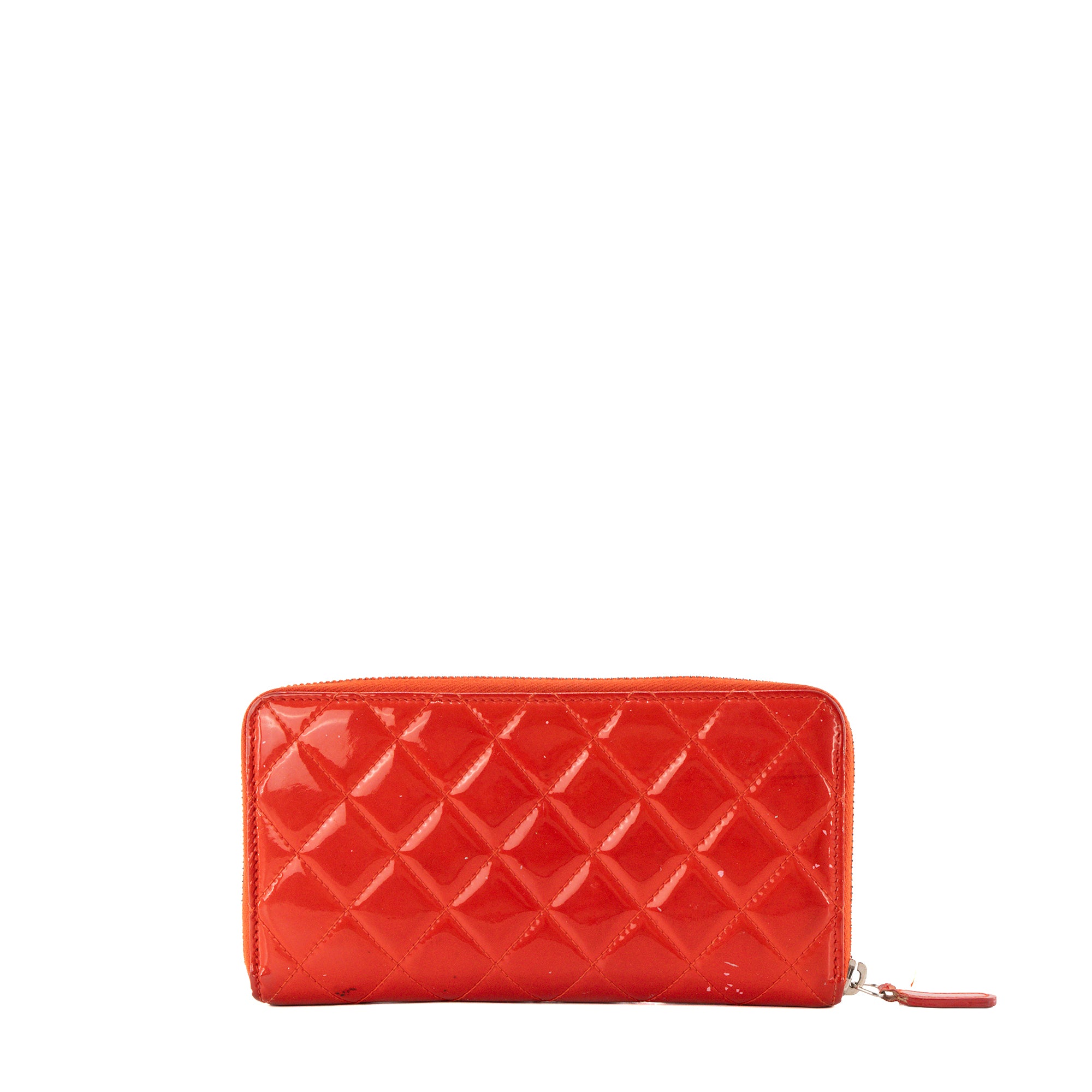 CHANEL - Portefeuille long Classique/Timeless Chanel en cuir verni rouge