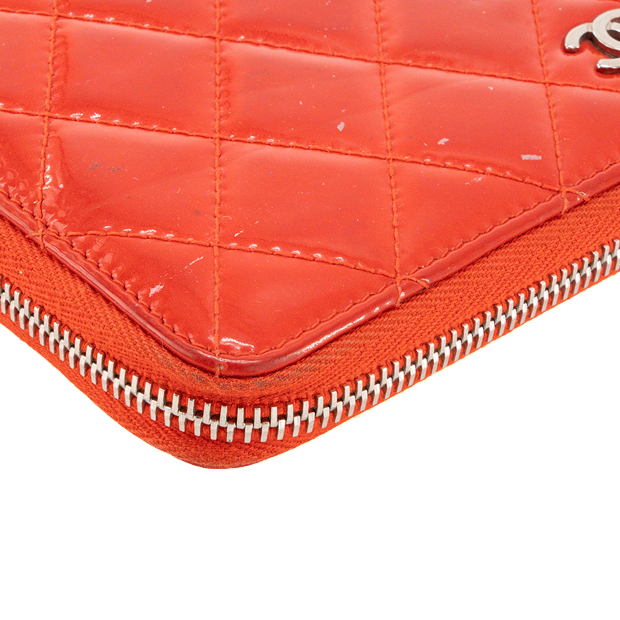 CHANEL - Portefeuille long Classique/Timeless Chanel en cuir verni rouge