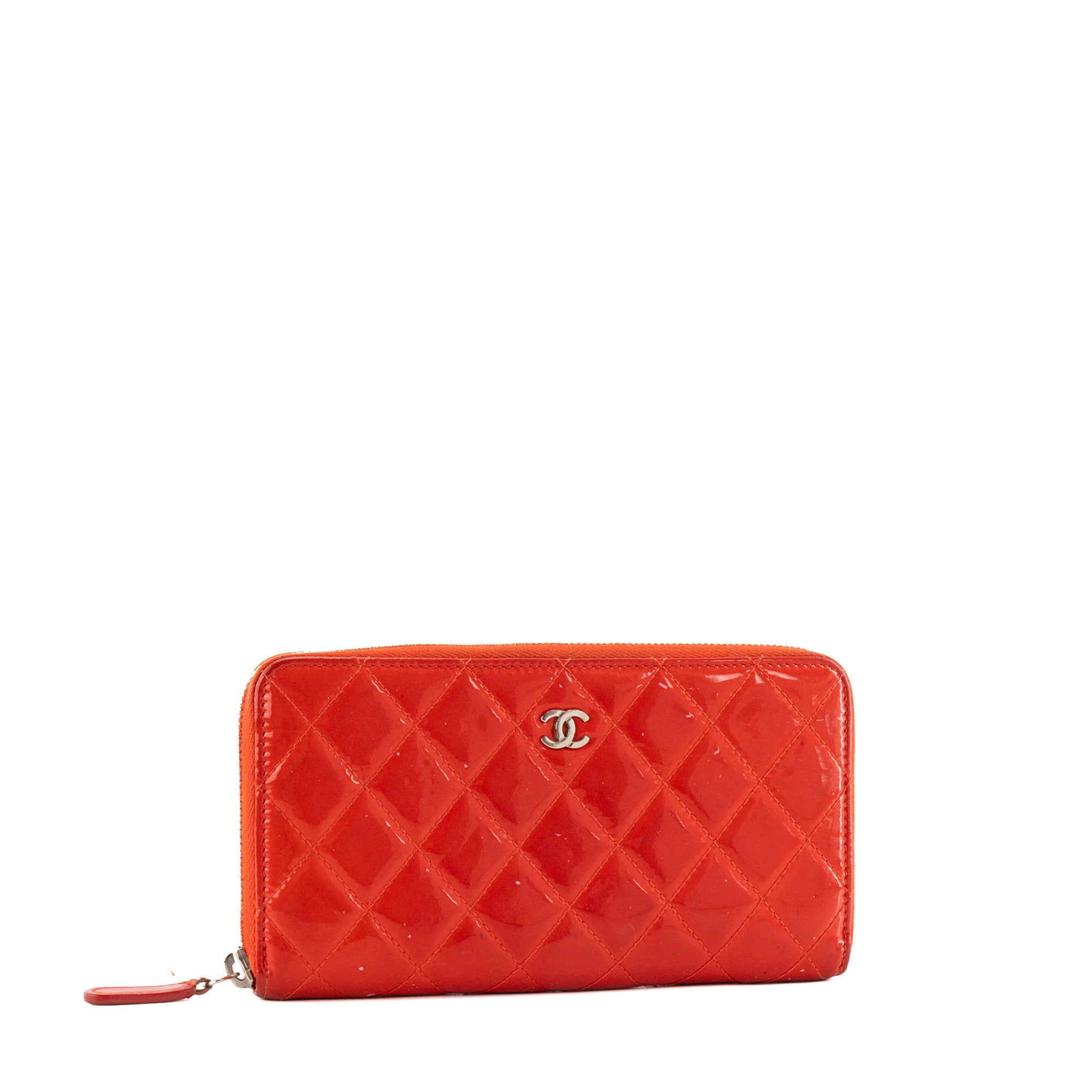 CHANEL - Portefeuille long Classique/Timeless Chanel en cuir verni rouge
