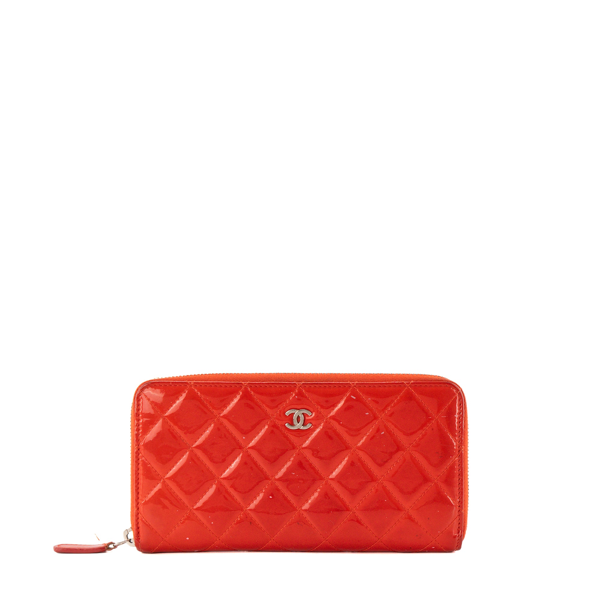 CHANEL - Portefeuille long Classique/Timeless Chanel en cuir verni rouge