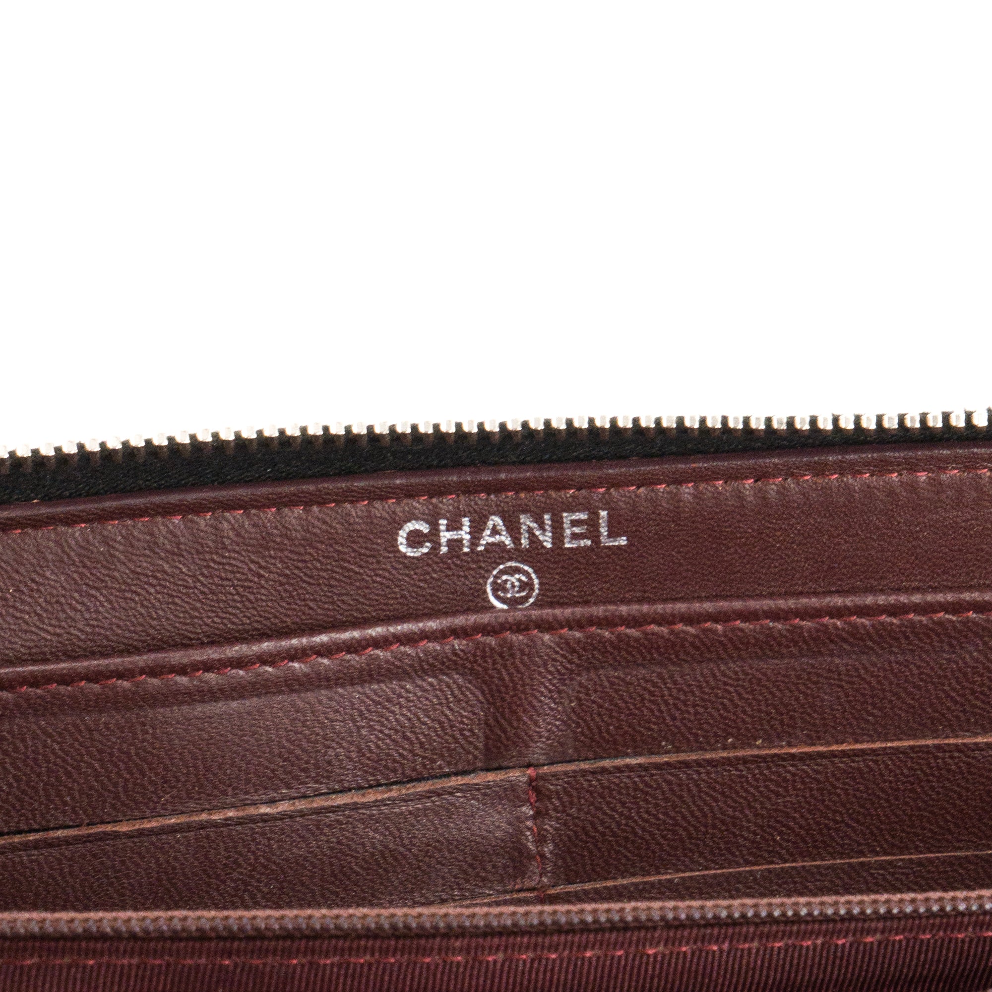 CHANEL - Portefeuille long Classique/Timeless Chanel en cuir lisse noir