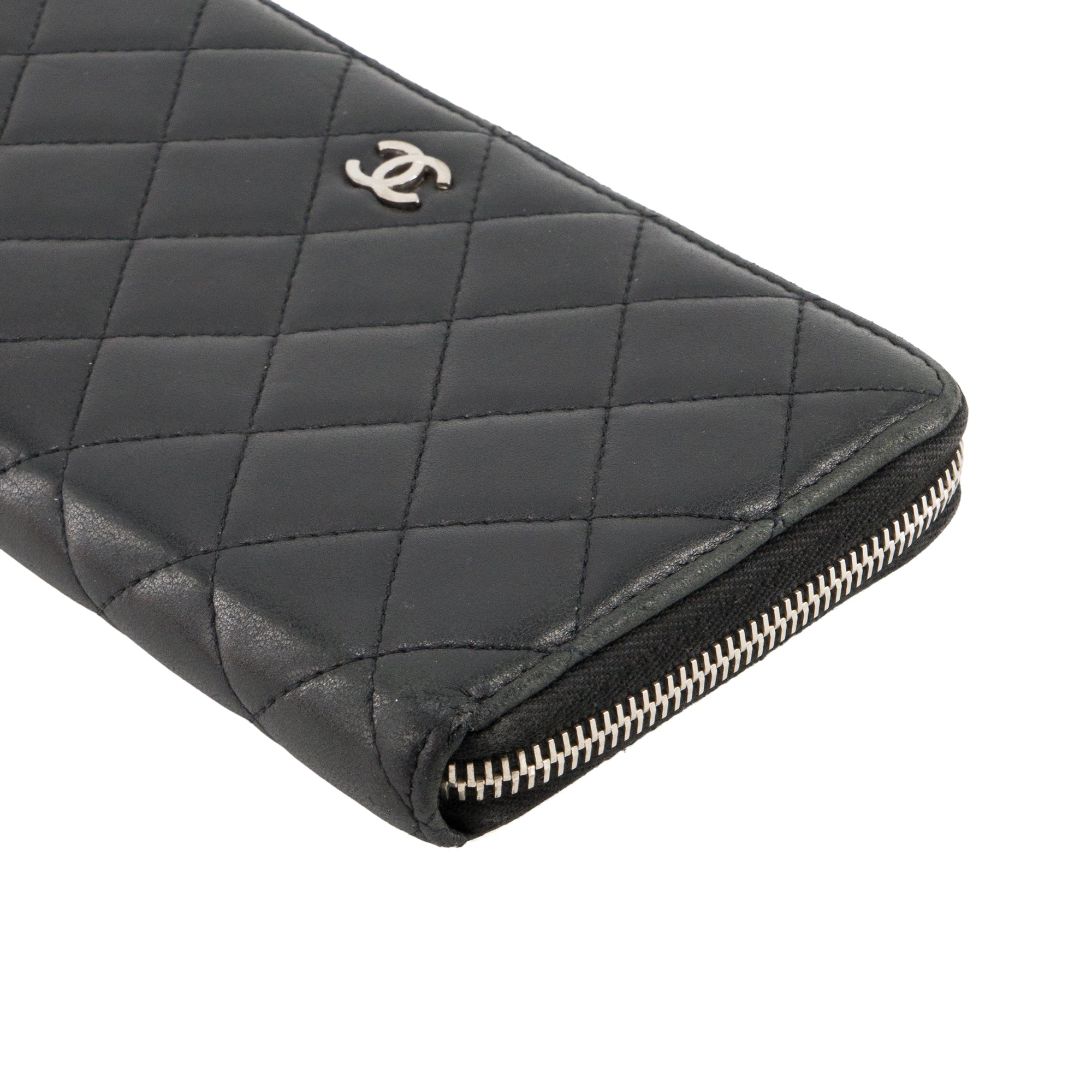 CHANEL - Portefeuille long Classique/Timeless Chanel en cuir lisse noir