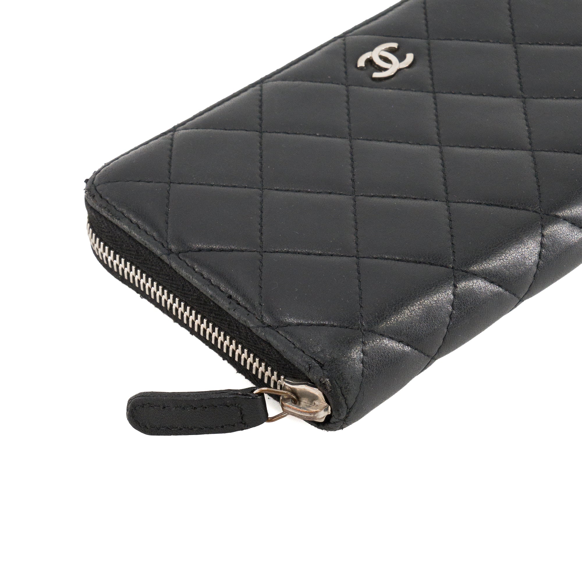 CHANEL - Portefeuille long Classique/Timeless Chanel en cuir lisse noir