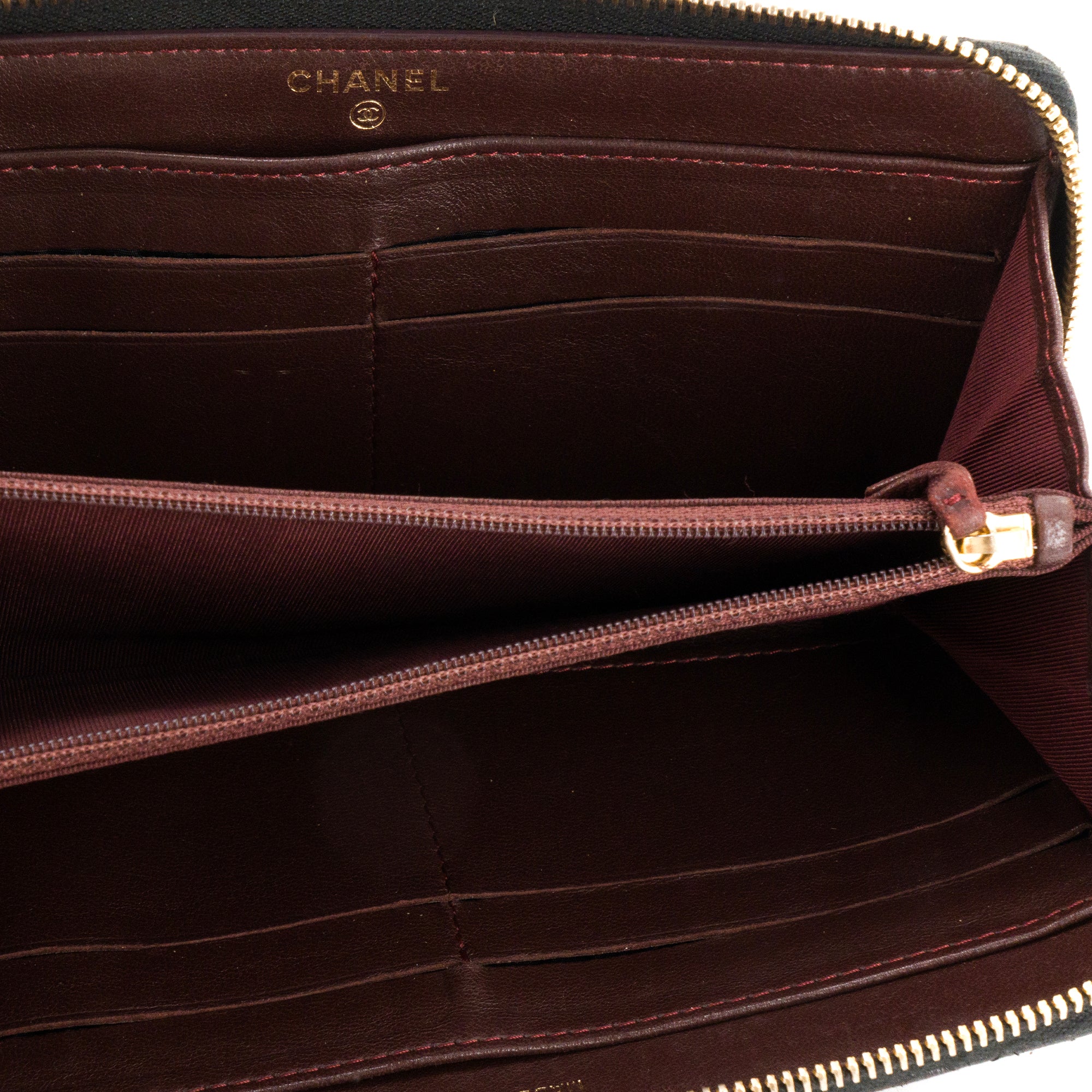 CHANEL - Portefeuille long Classique/Timeless Chanel en cuir lisse noir
