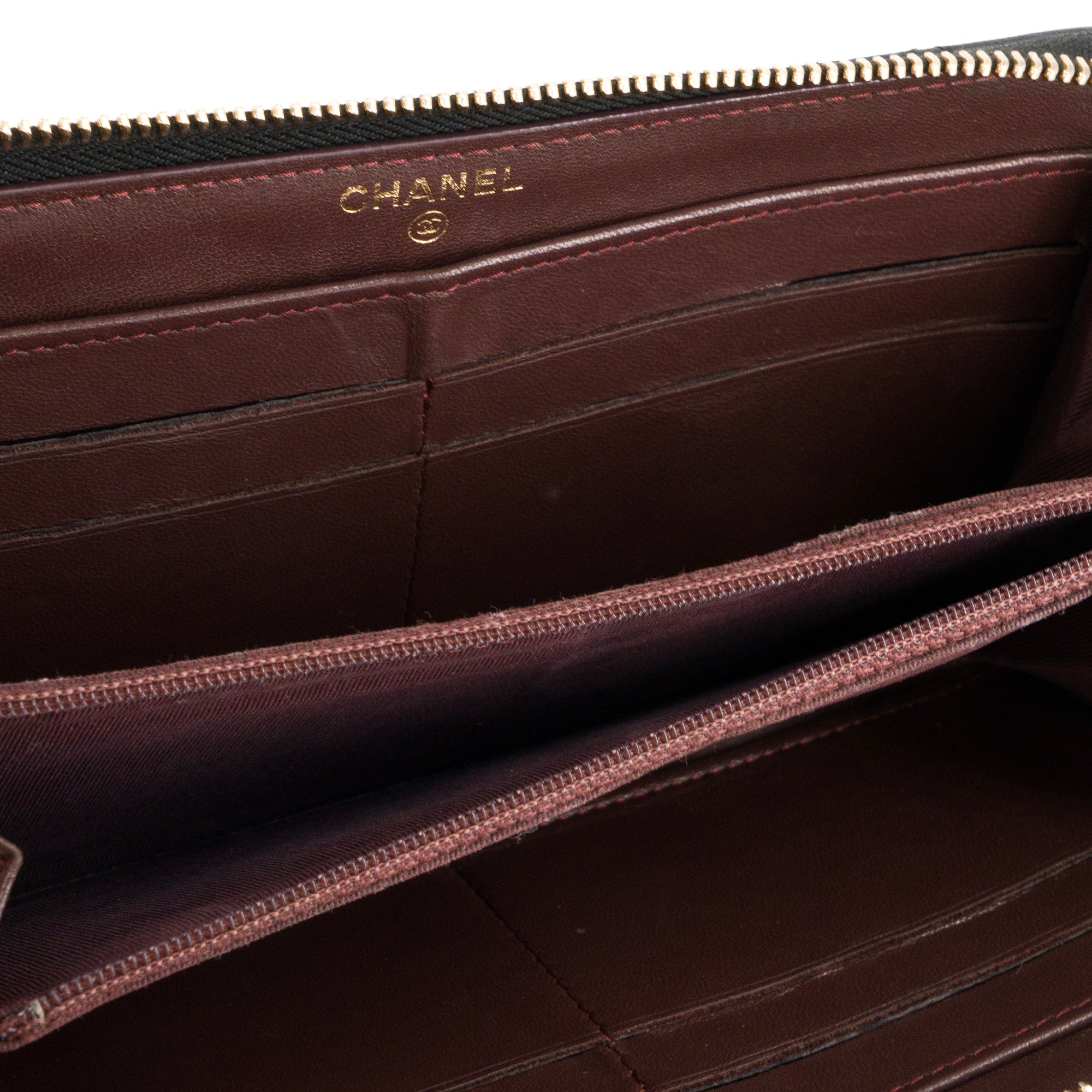 CHANEL - Portefeuille long Classique/Timeless Chanel en cuir lisse noir
