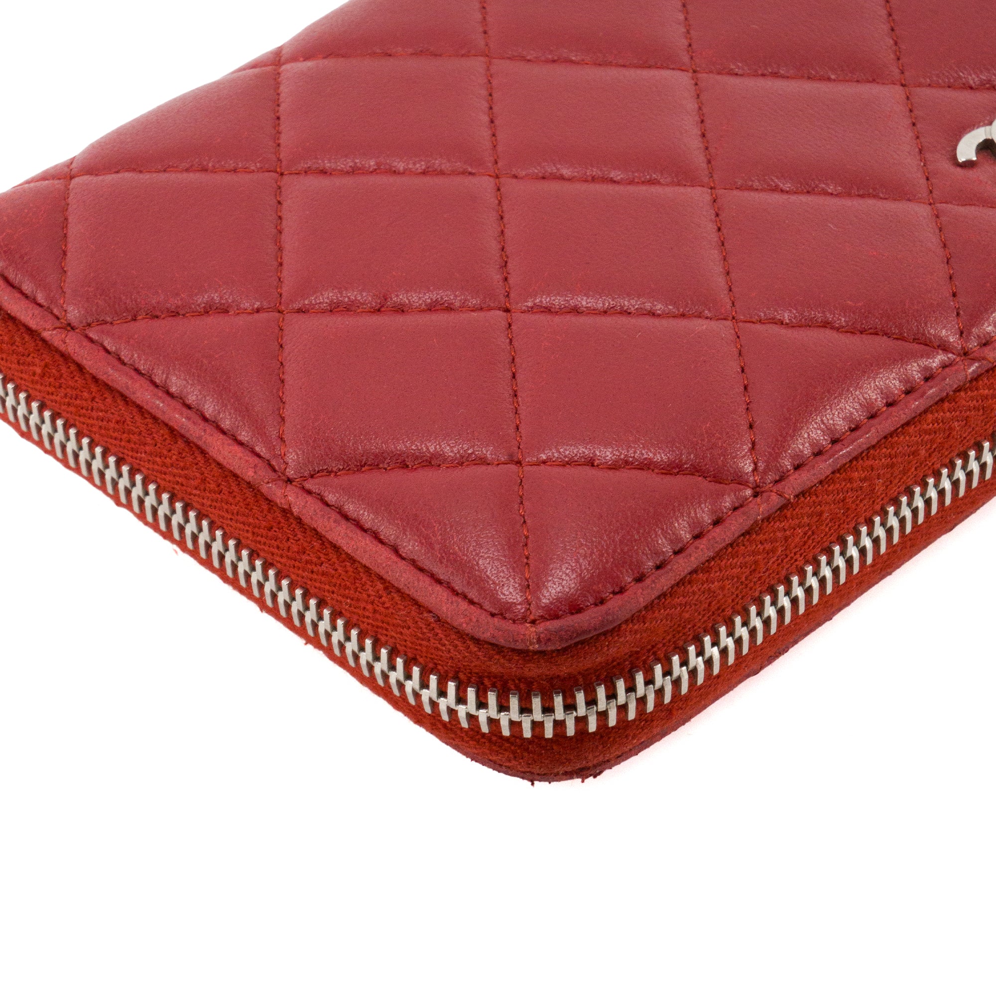 CHANEL - Portefeuille long Classique/Timeless Chanel en cuir lisse rouge