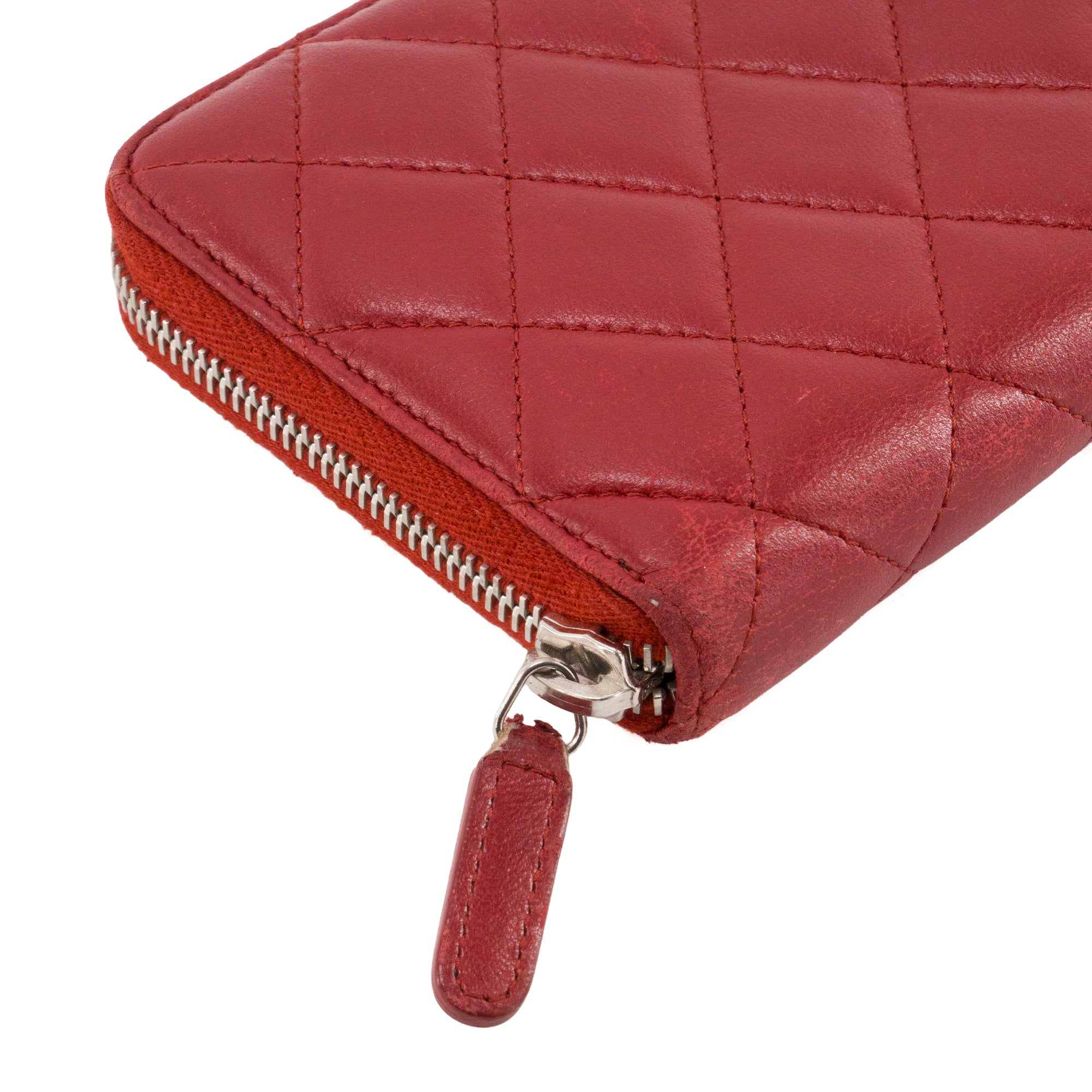 CHANEL - Portefeuille long Classique/Timeless Chanel en cuir lisse rouge