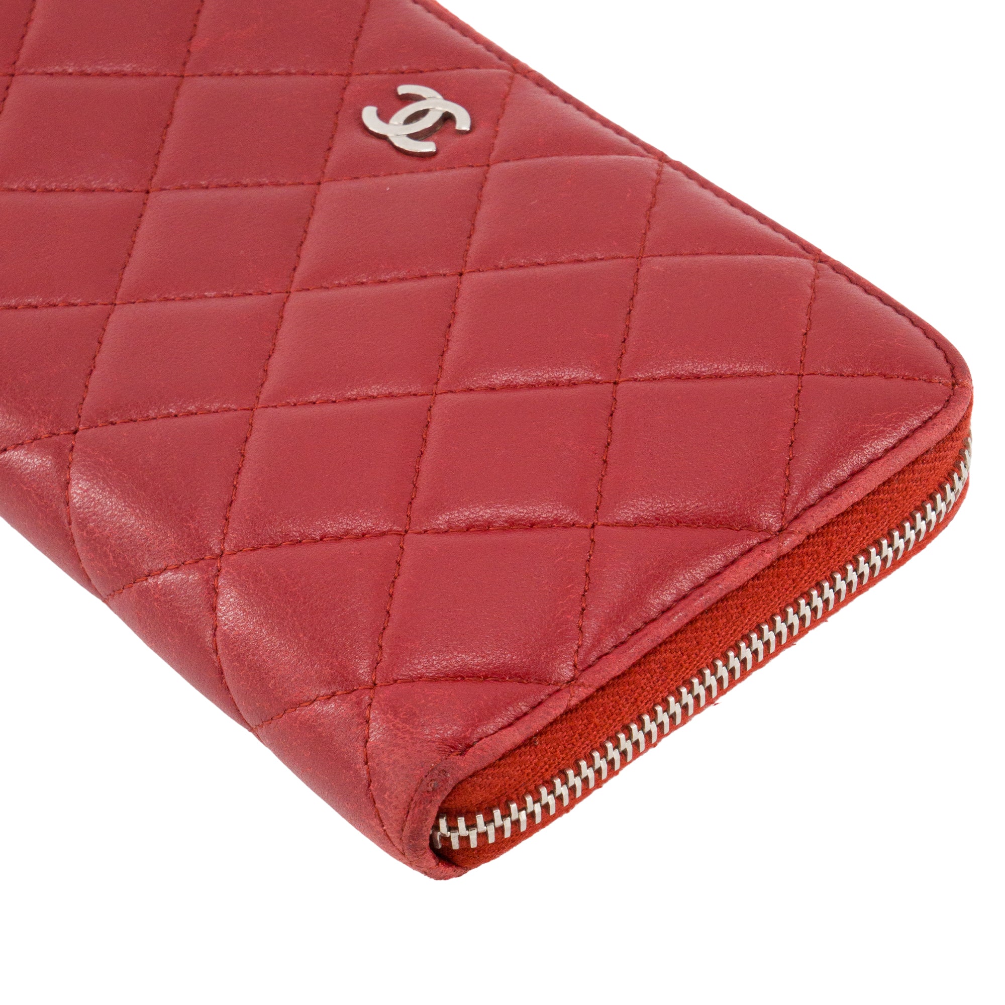 CHANEL - Portefeuille long Classique/Timeless Chanel en cuir lisse rouge