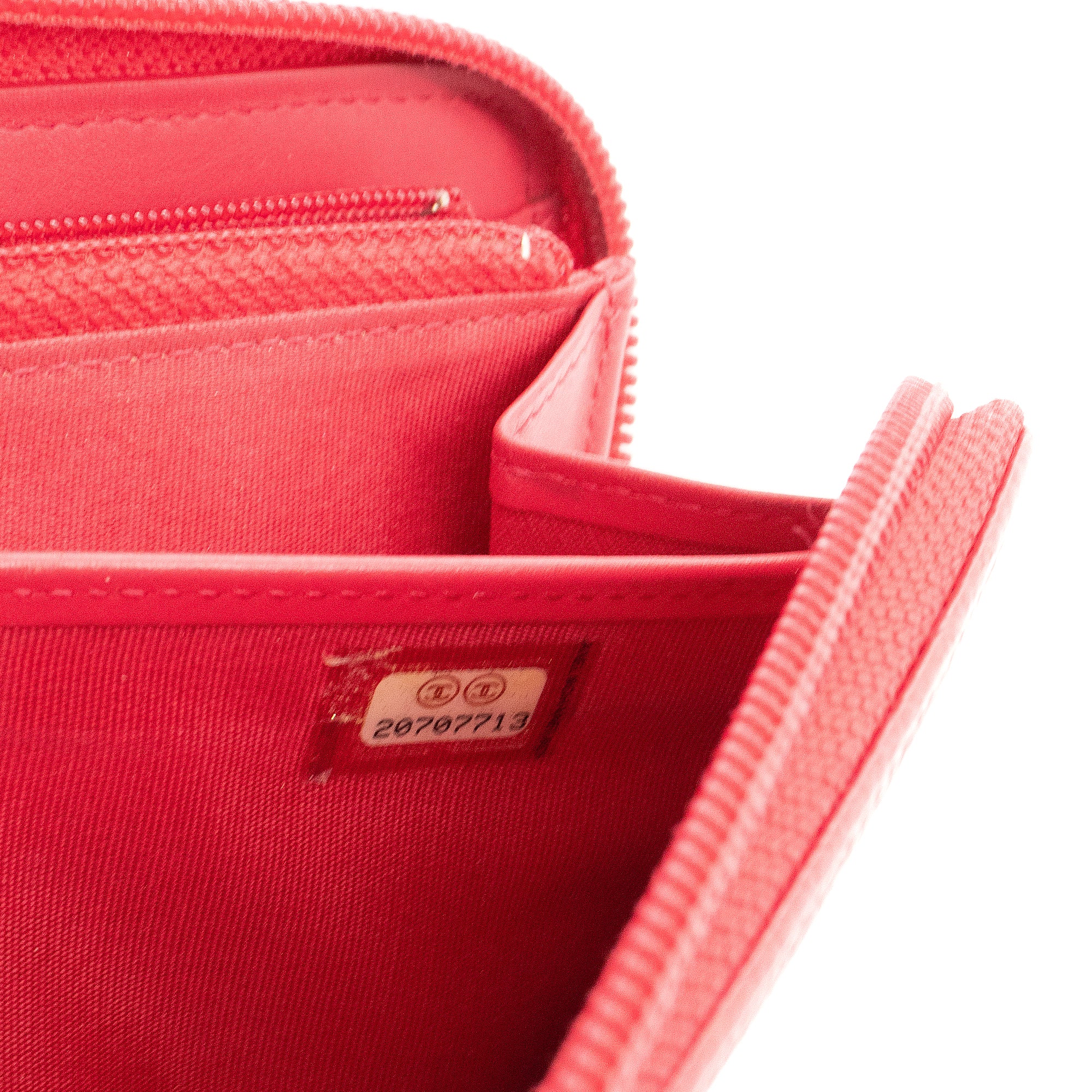 CHANEL - Portefeuille Long Zip Chanel en cuir grainé rose
