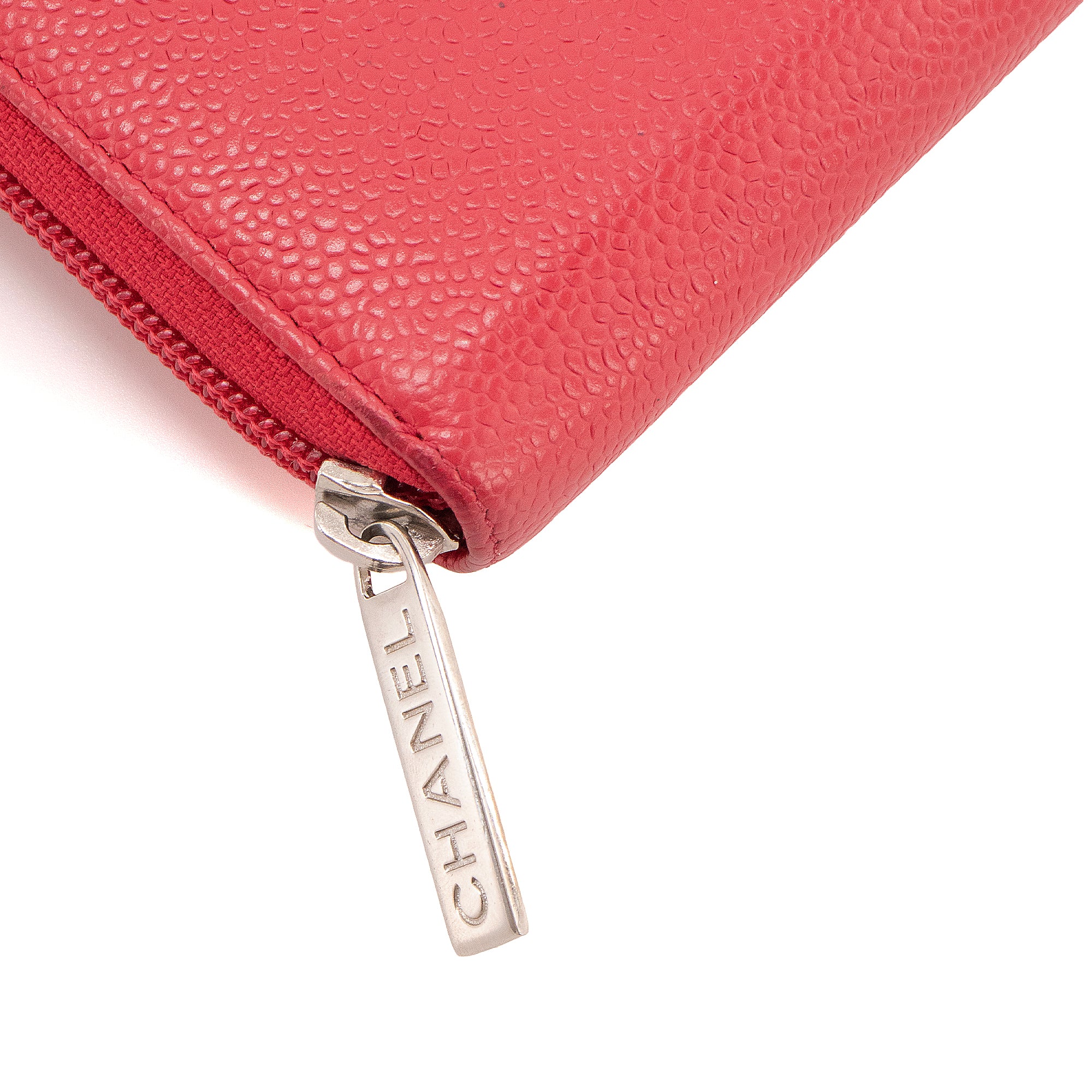 CHANEL - Portefeuille Long Zip Chanel en cuir grainé rose
