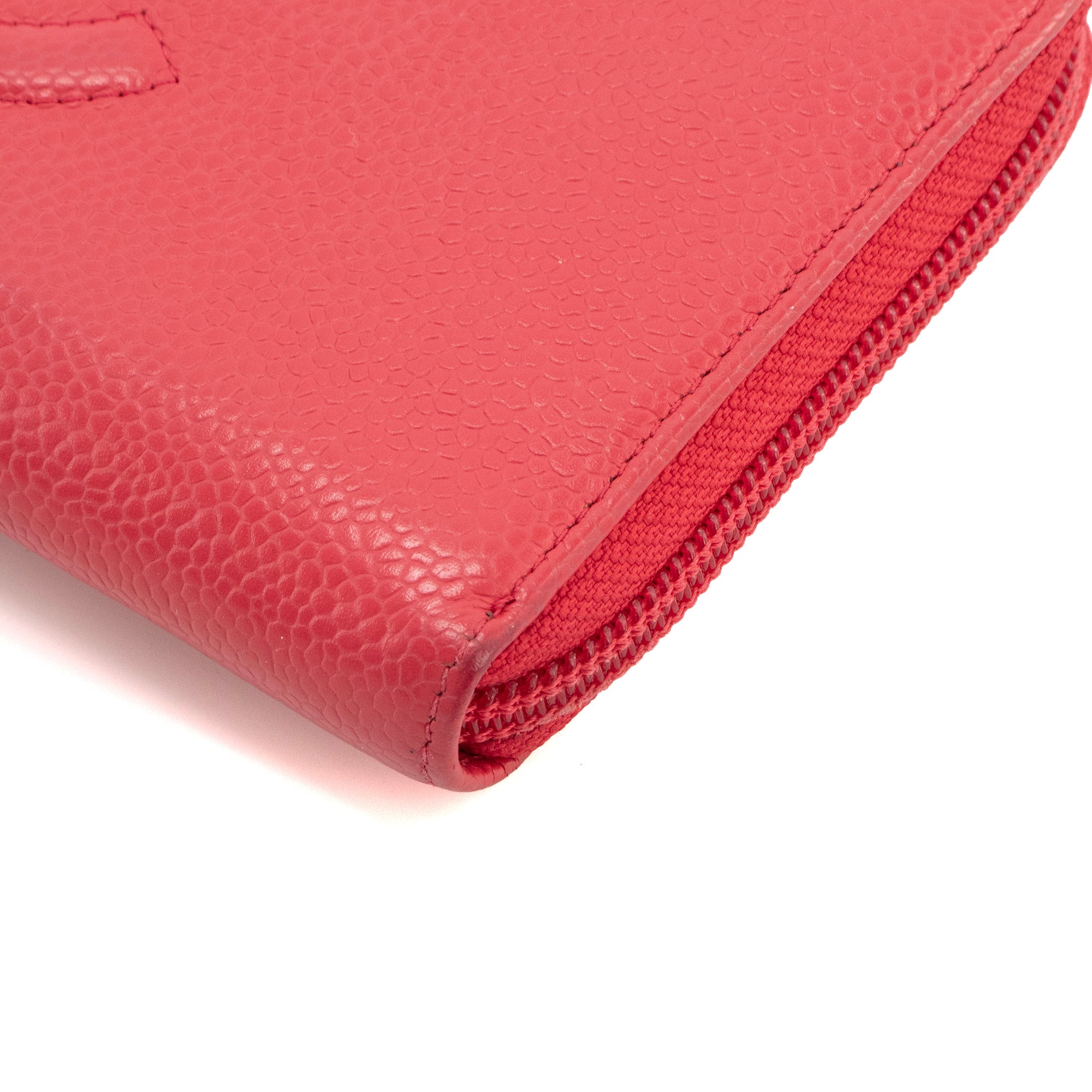 CHANEL - Portefeuille Long Zip Chanel en cuir grainé rose