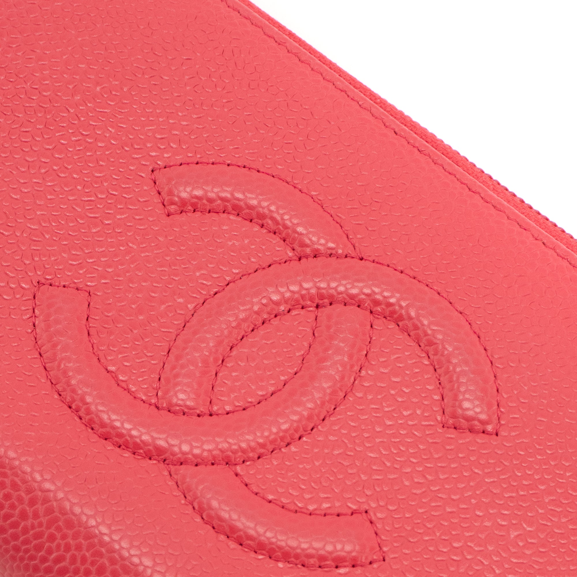 CHANEL - Portefeuille Long Zip Chanel en cuir grainé rose