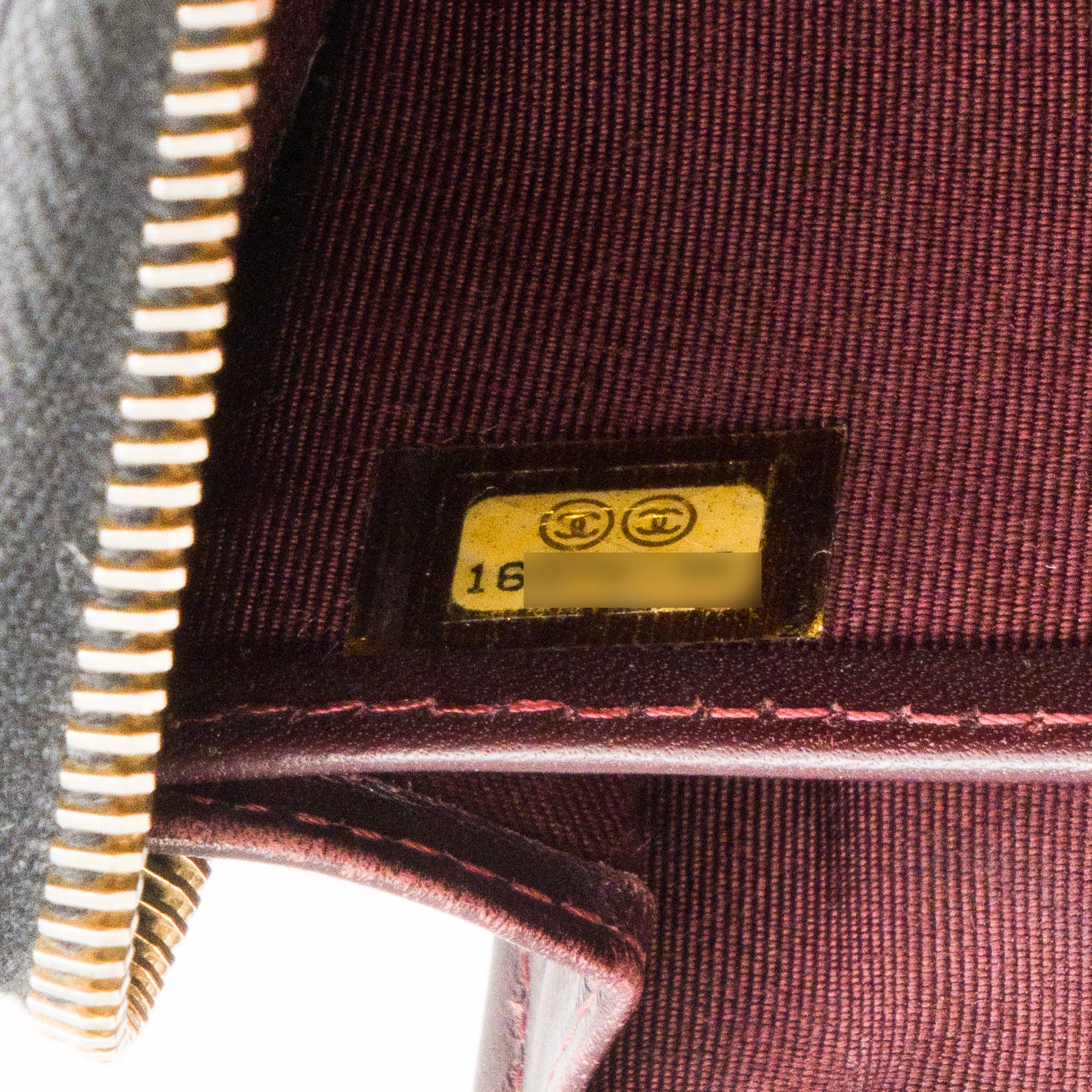 CHANEL - Portefeuille Classique/Timeless Zippé Chanel en cuir caviar noir