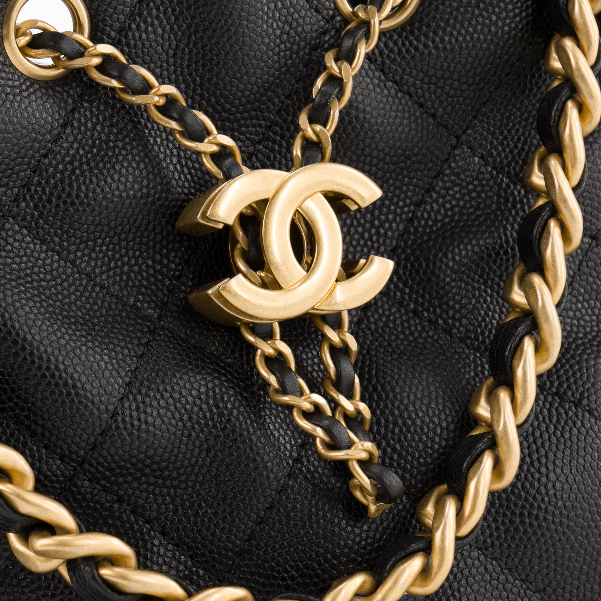 CHANEL - Sac à épaule Chanel 25 en cuir caviar noir