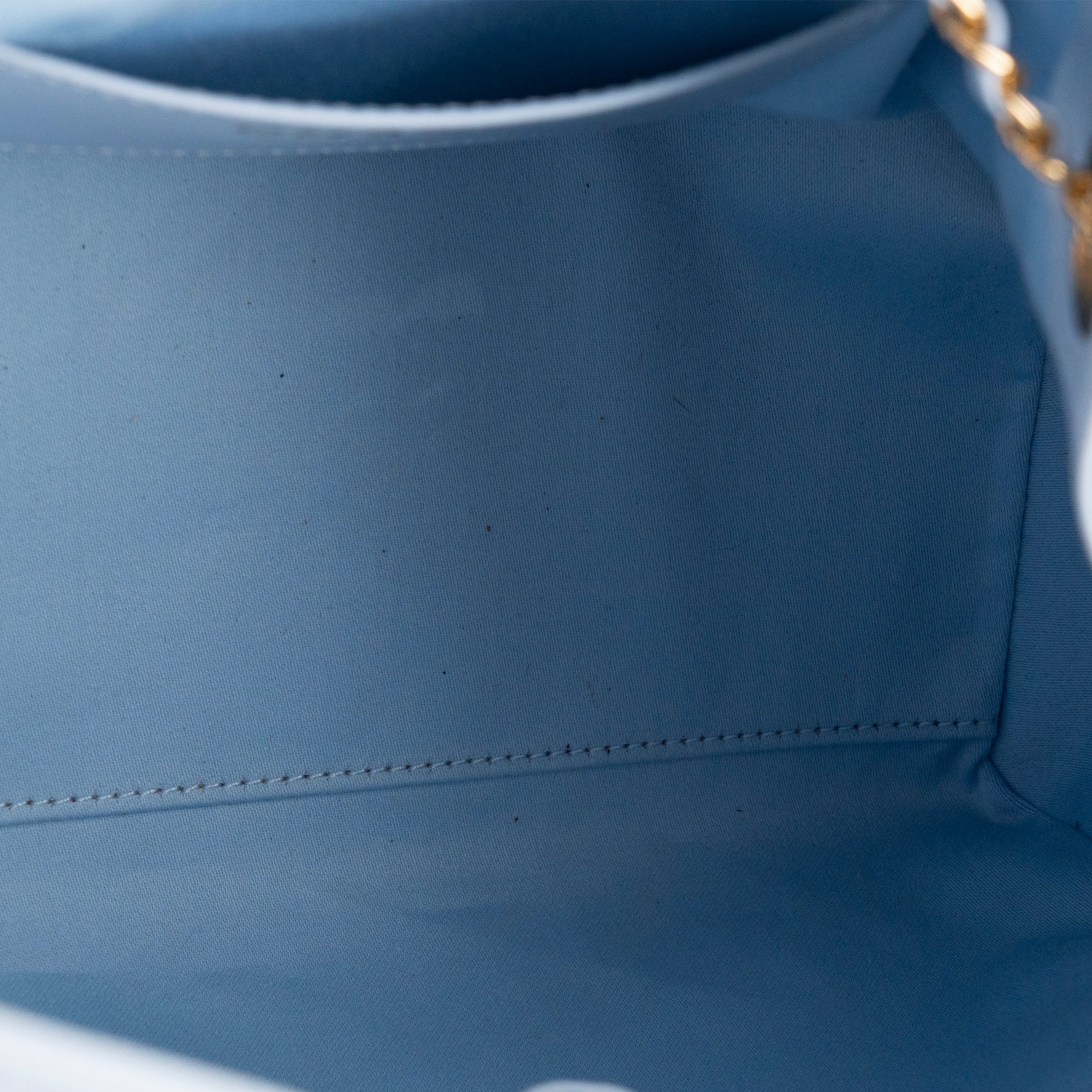 CHANEL - Sac à épaule Chanel 25 small en cuir bleu light blue