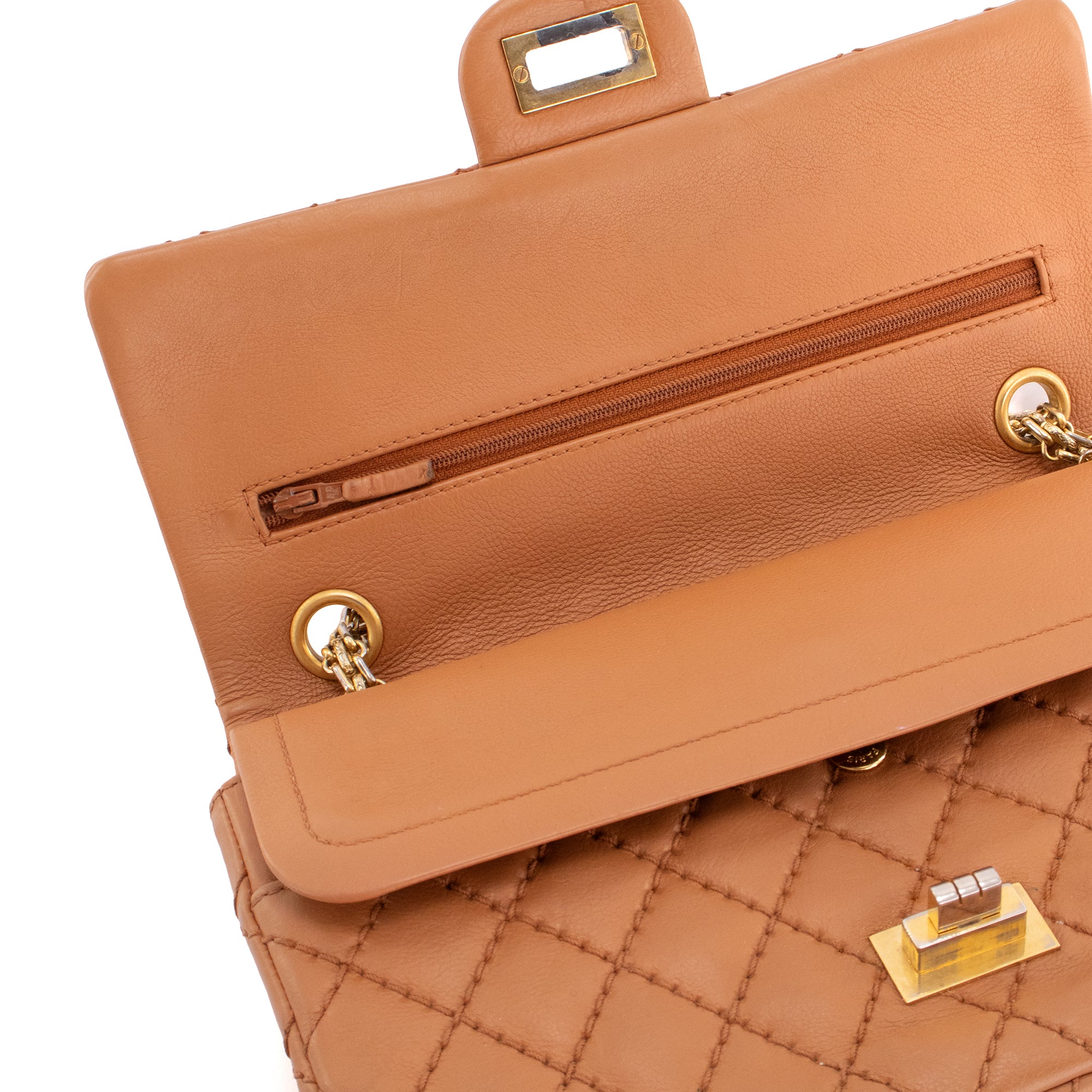 CHANEL - Sac à bandoulière 2.55 Chanel en cuir lisse marron