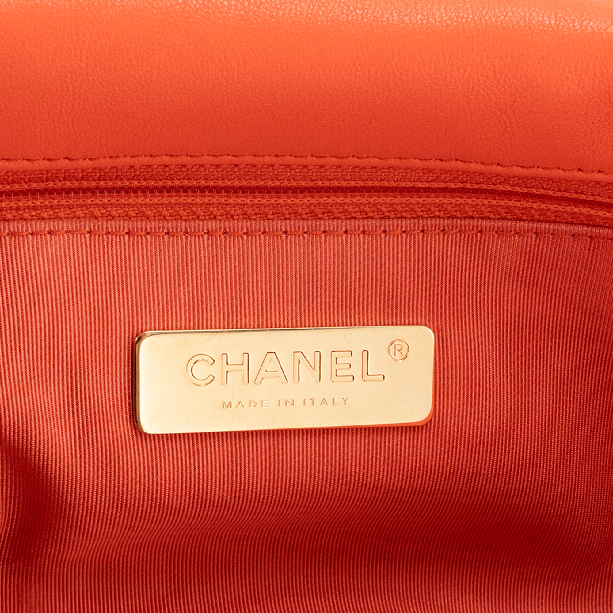 CHANEL - Sac à bandoulière 19 Chanel en cuir orange