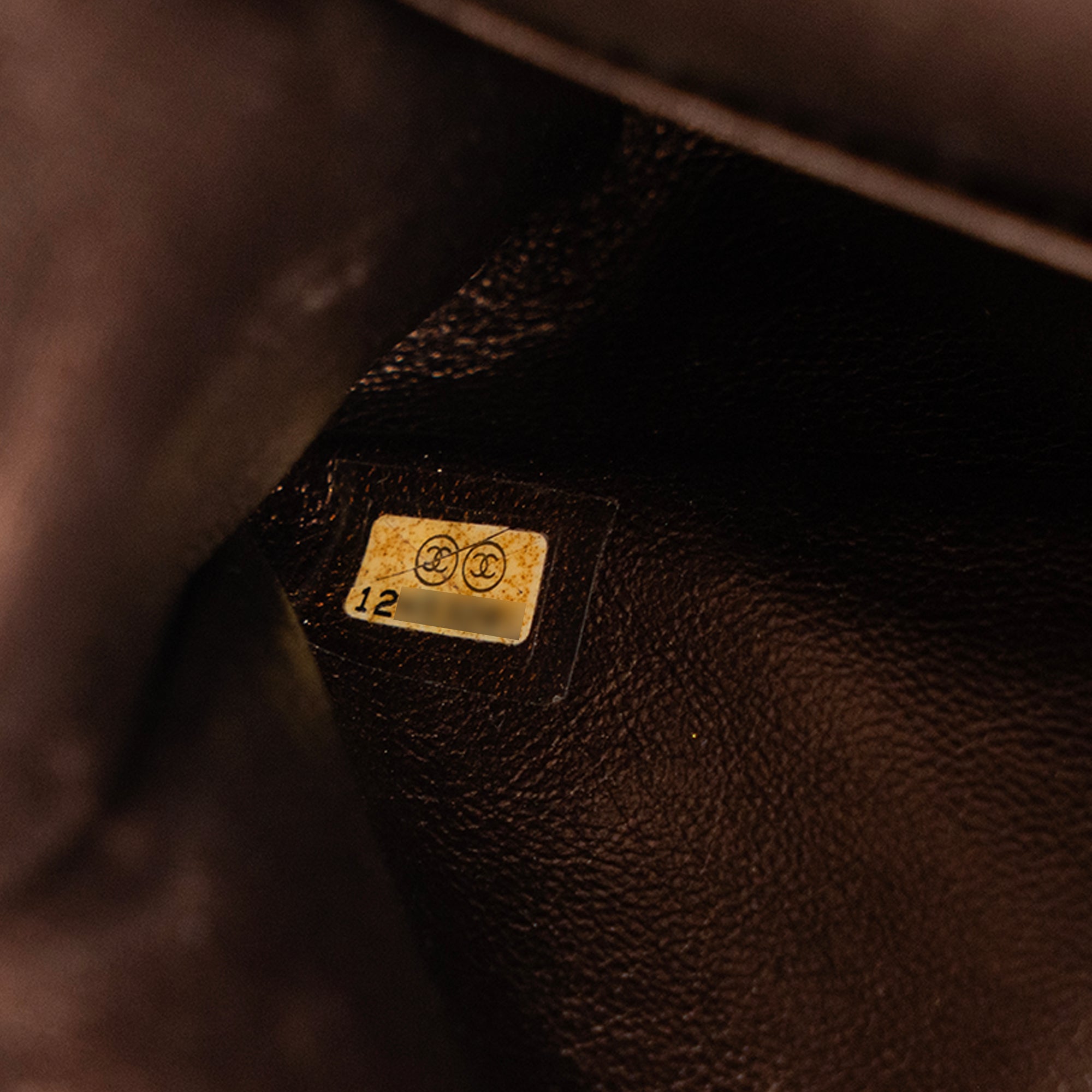 CHANEL - Sac à bandoulière 2.55 Cargo Chanel small en cuir froissé bronze