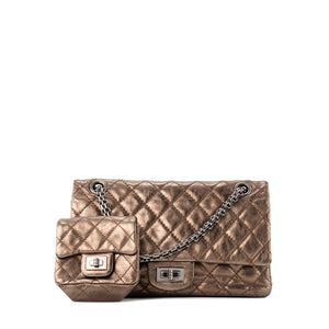 CHANEL - Sac à bandoulière 2.55 Cargo Chanel small en cuir froissé bronze