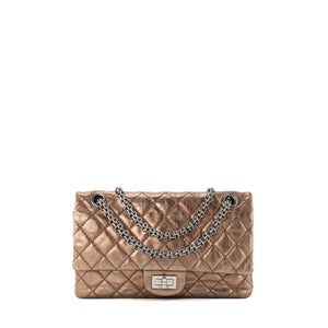 CHANEL - Sac à bandoulière 2.55 Cargo Chanel small en cuir froissé bronze