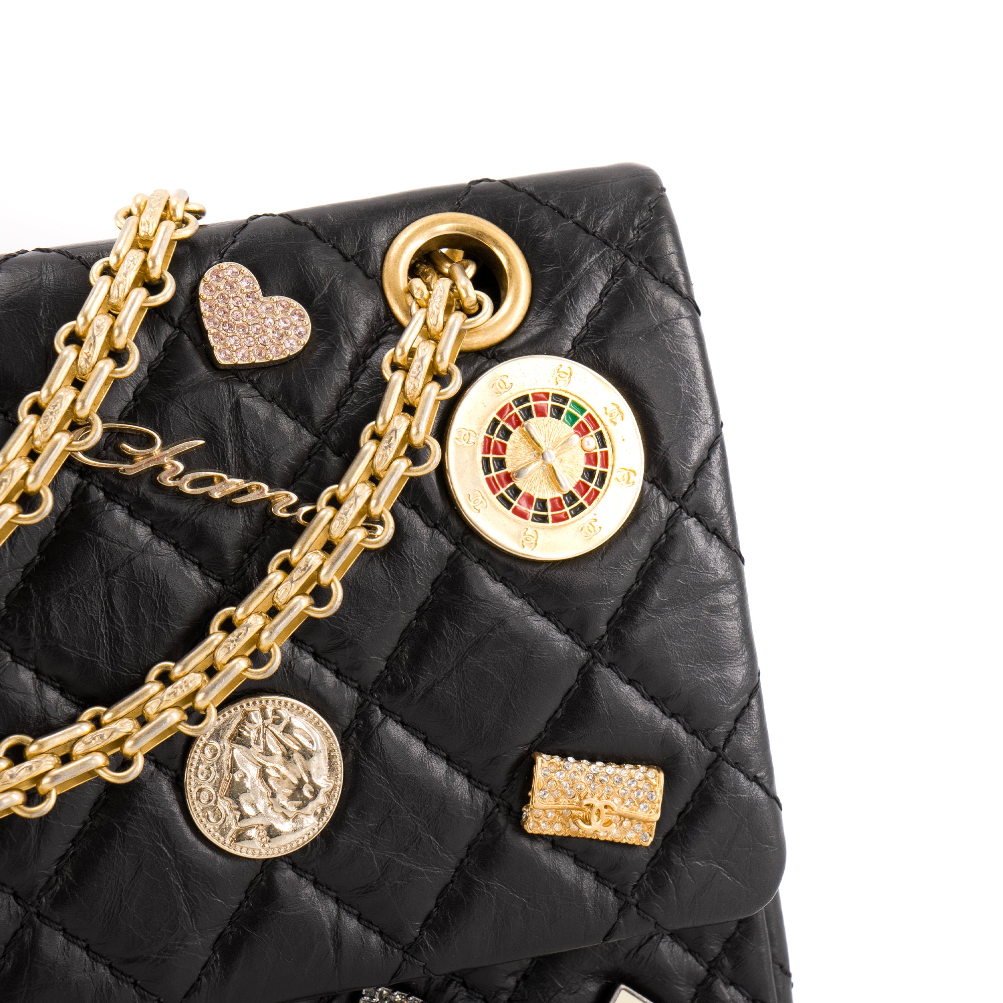 CHANEL - Sac à bandoulière 2.55 Casino Lucky Charms Chanel en cuir froissé noir