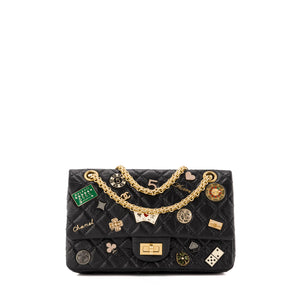 CHANEL - Sac à bandoulière 2.55 Casino Lucky Charms Chanel en cuir froissé noir