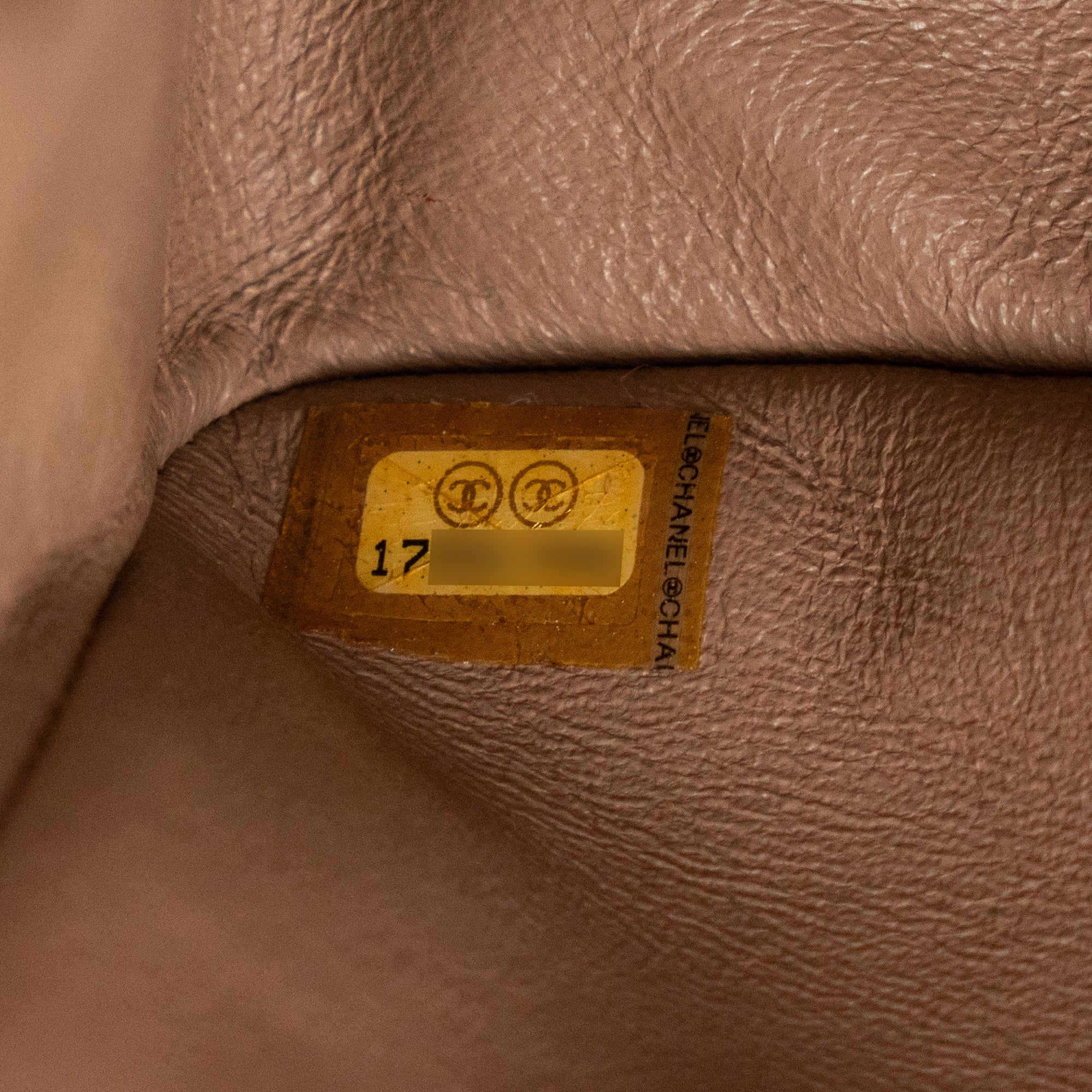 CHANEL - Sac à bandoulière 2.55 Chanel en cuir caviar marron clair