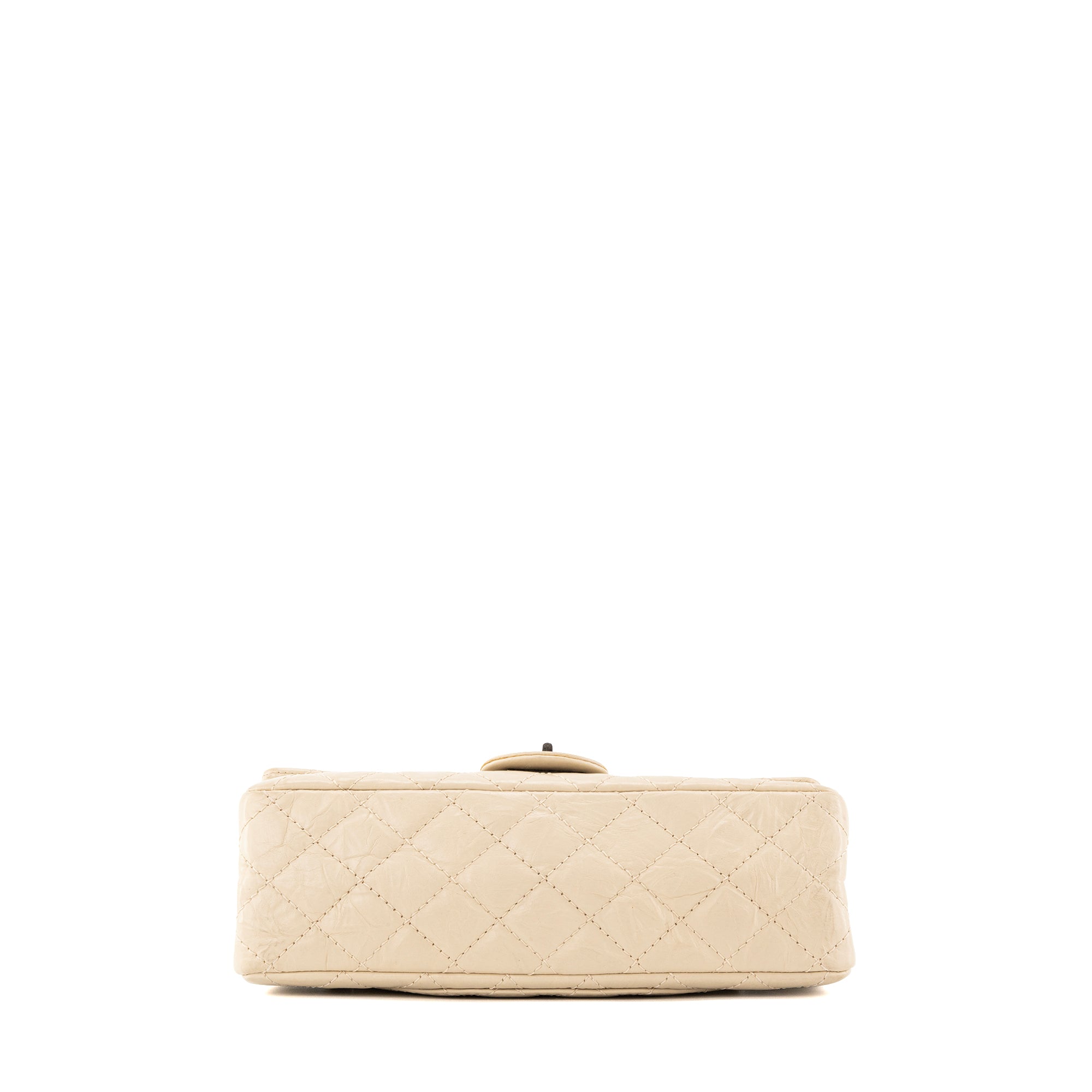 CHANEL - Sac à bandoulière 2.55 Chanel en cuir froissé beige