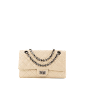 CHANEL - Sac à bandoulière 2.55 Chanel en cuir froissé beige