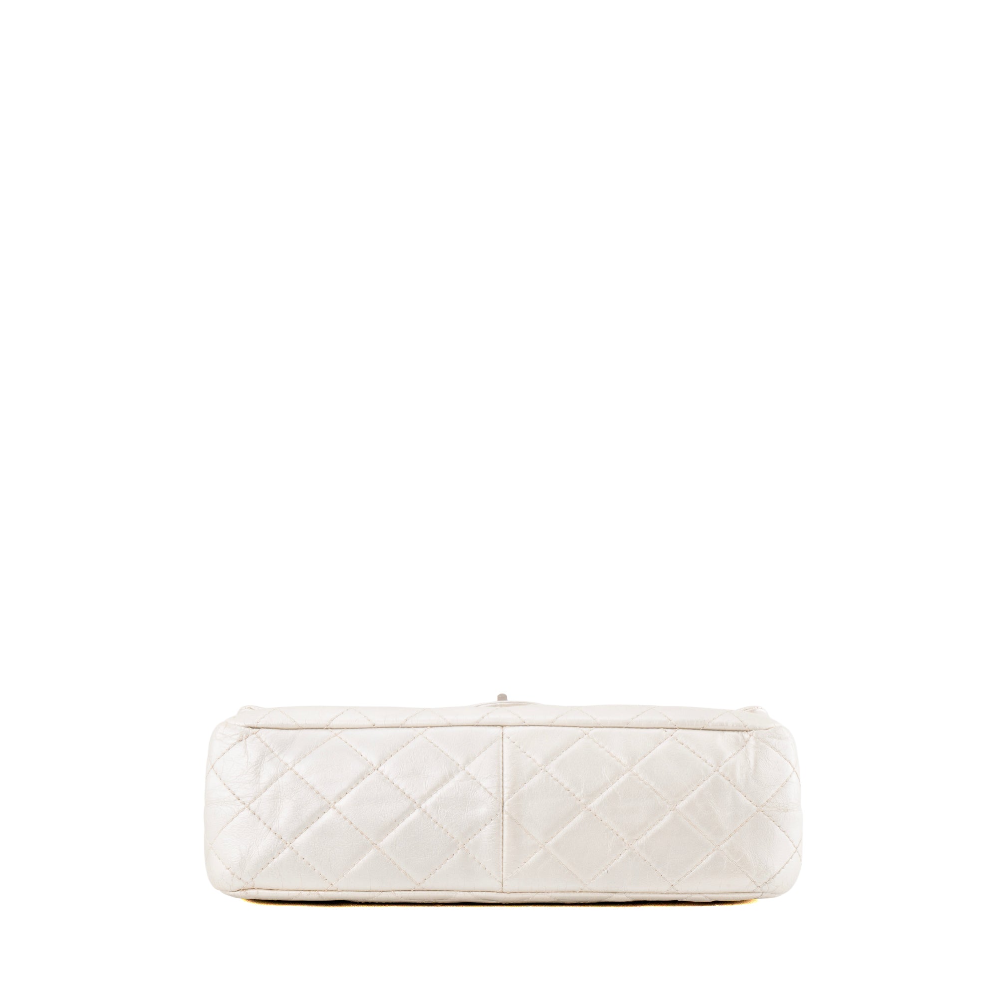 CHANEL - Sac à bandoulière 2.55 Chanel en cuir froissé métallisé argenté