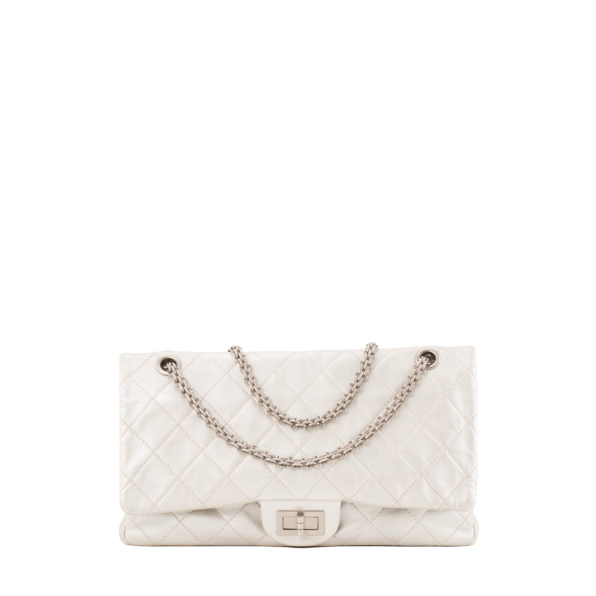 CHANEL - Sac à bandoulière 2.55 Chanel en cuir froissé métallisé argenté