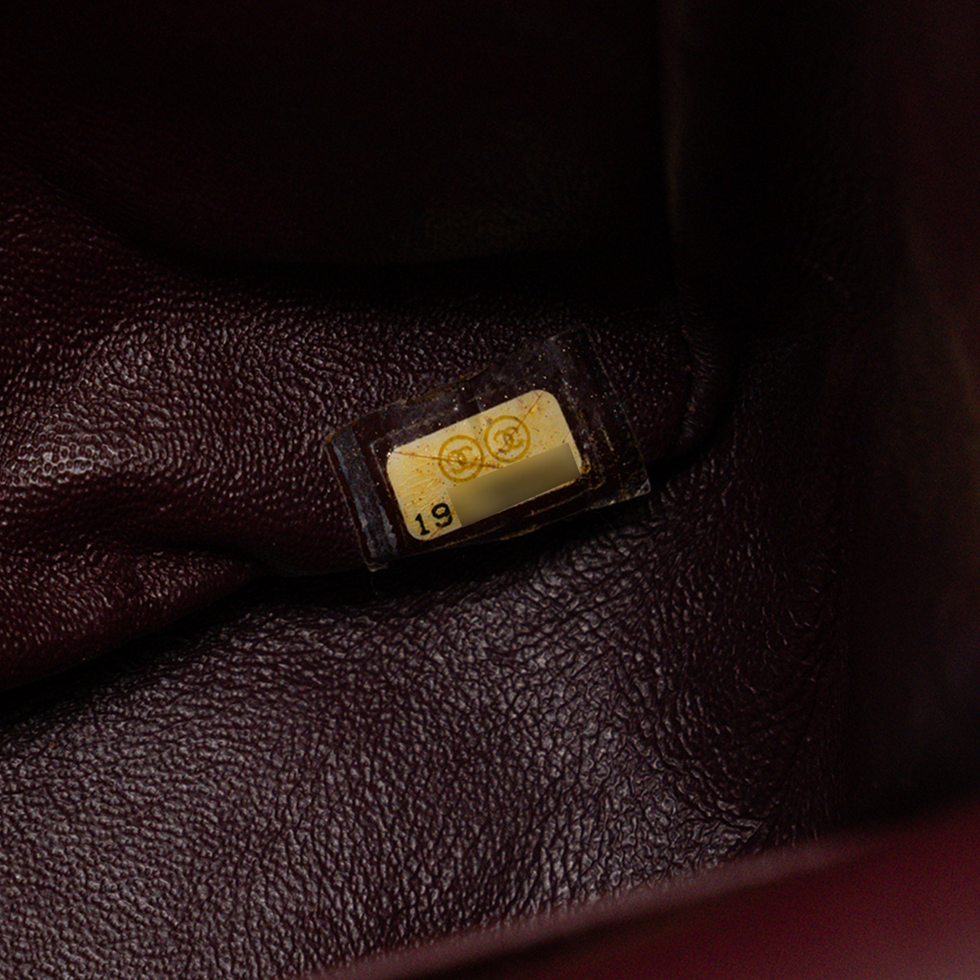 CHANEL - Sac à bandoulière 2.55 Chanel en cuir froissé noir