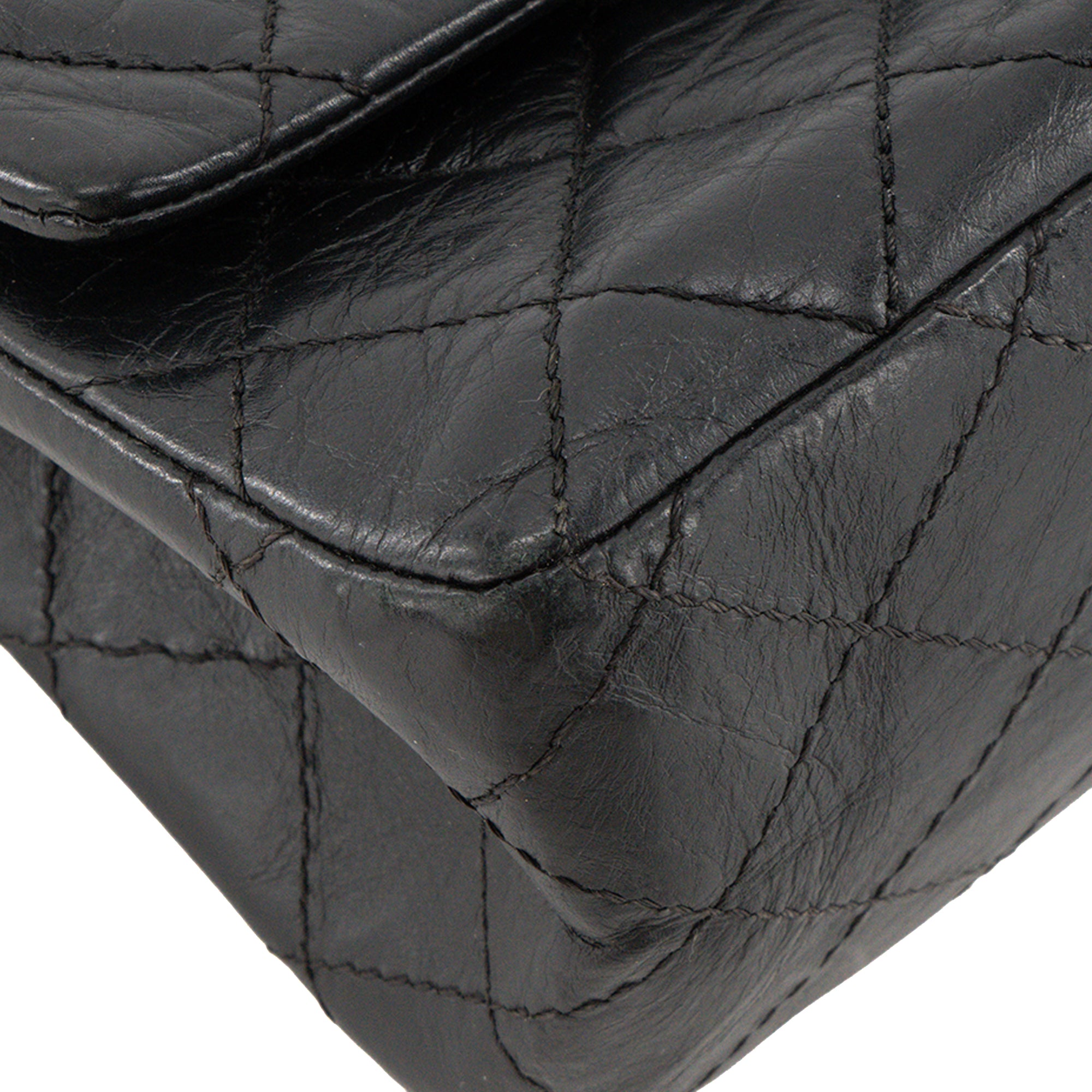 CHANEL - Sac à bandoulière 2.55 Chanel en cuir froissé noir