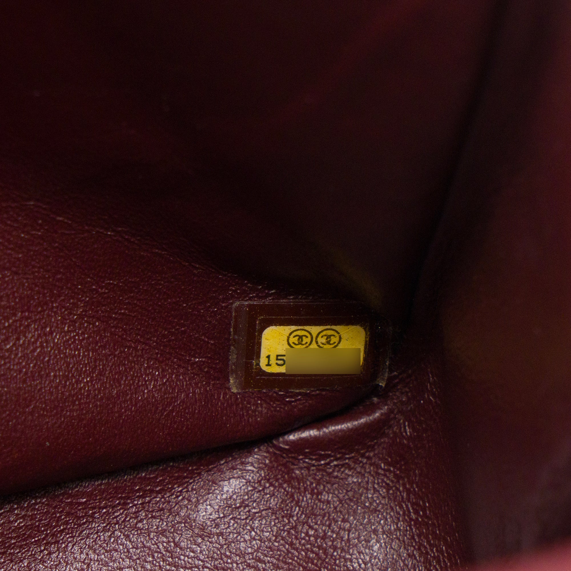 CHANEL - Sac à bandoulière 2.55 Chanel en cuir froissé noir