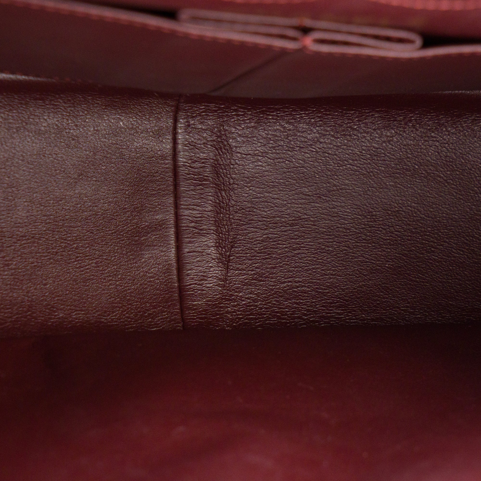 CHANEL - Sac à bandoulière 2.55 Chanel en cuir froissé noir