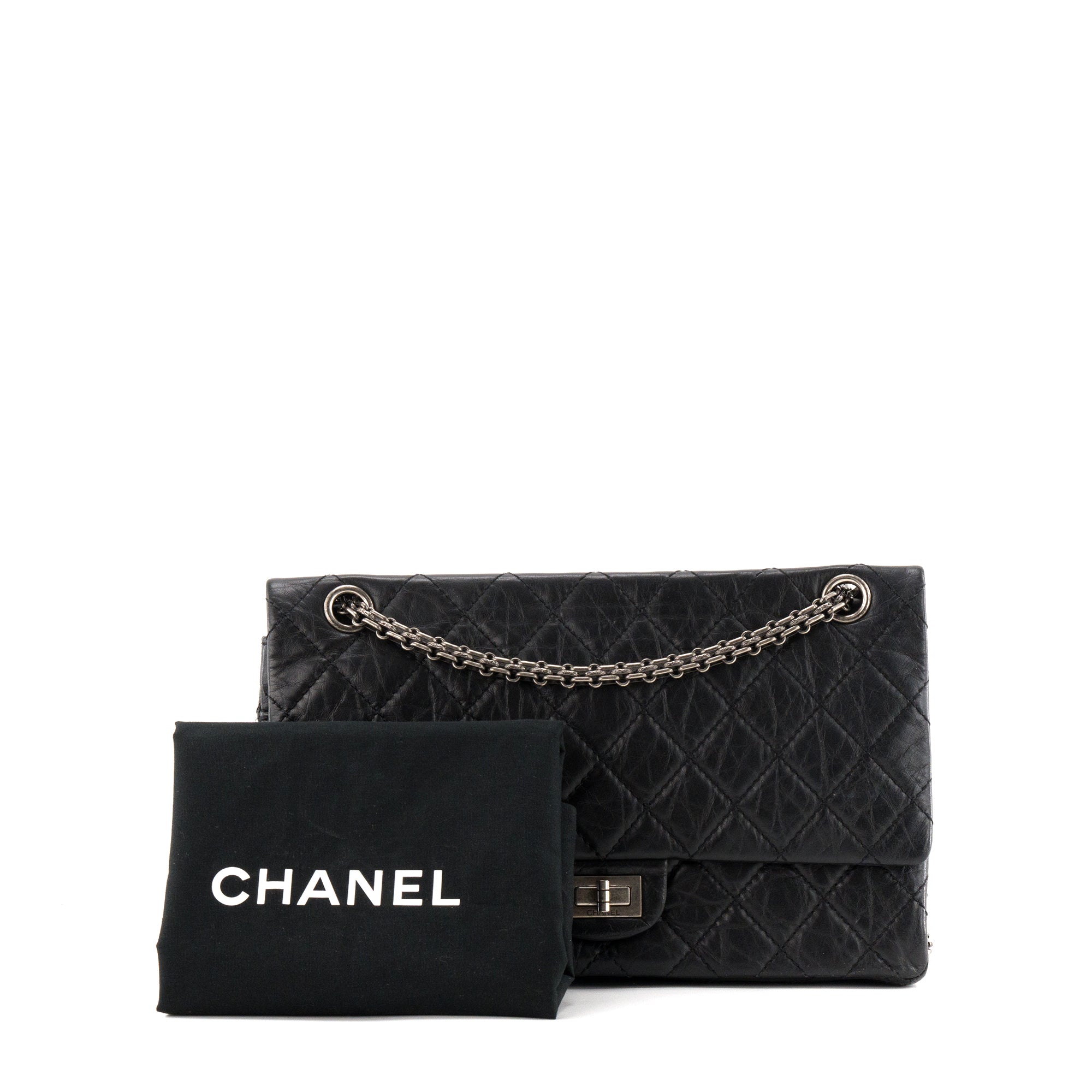 CHANEL - Sac à bandoulière 2.55 Chanel en cuir froissé noir