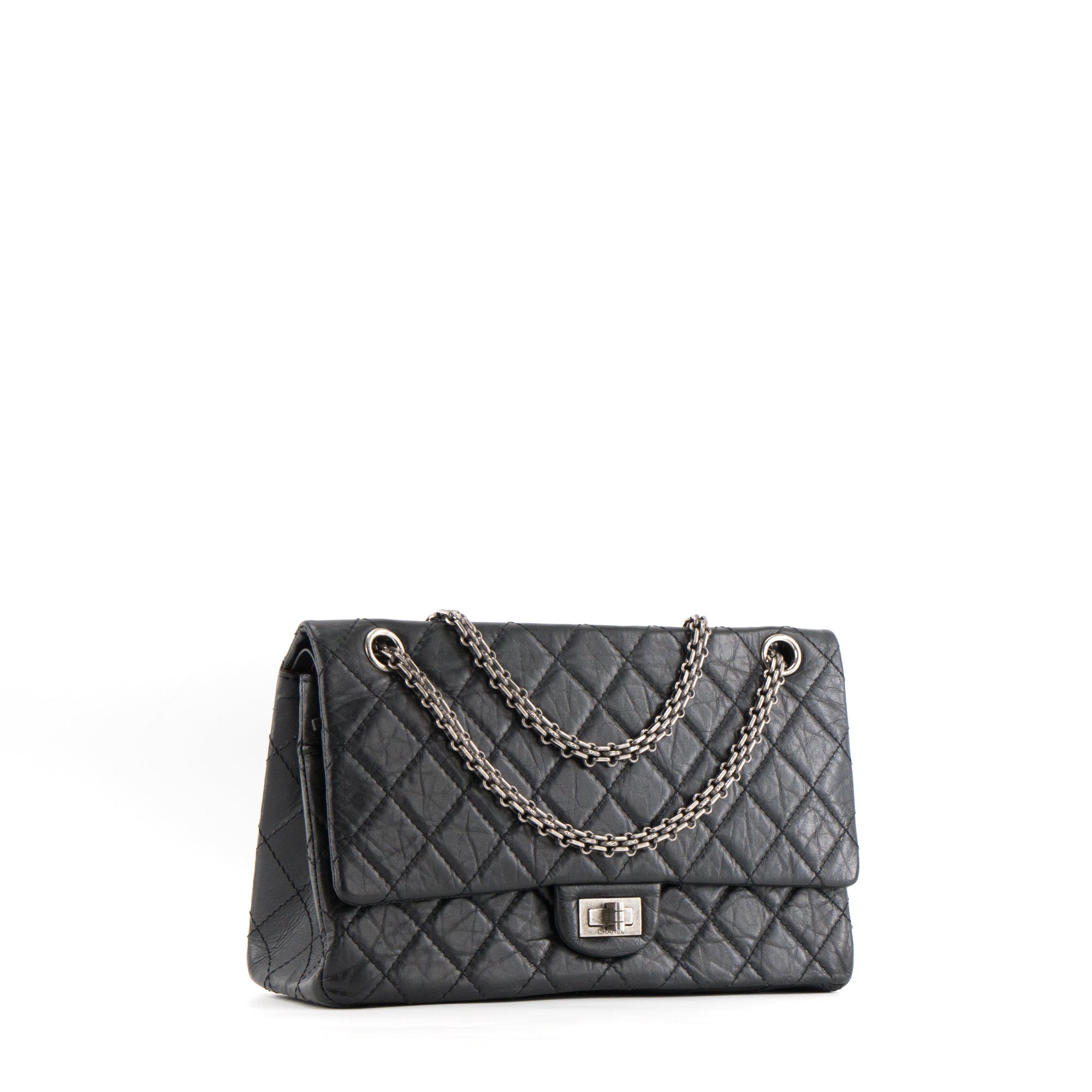CHANEL - Sac à bandoulière 2.55 Chanel en cuir froissé noir