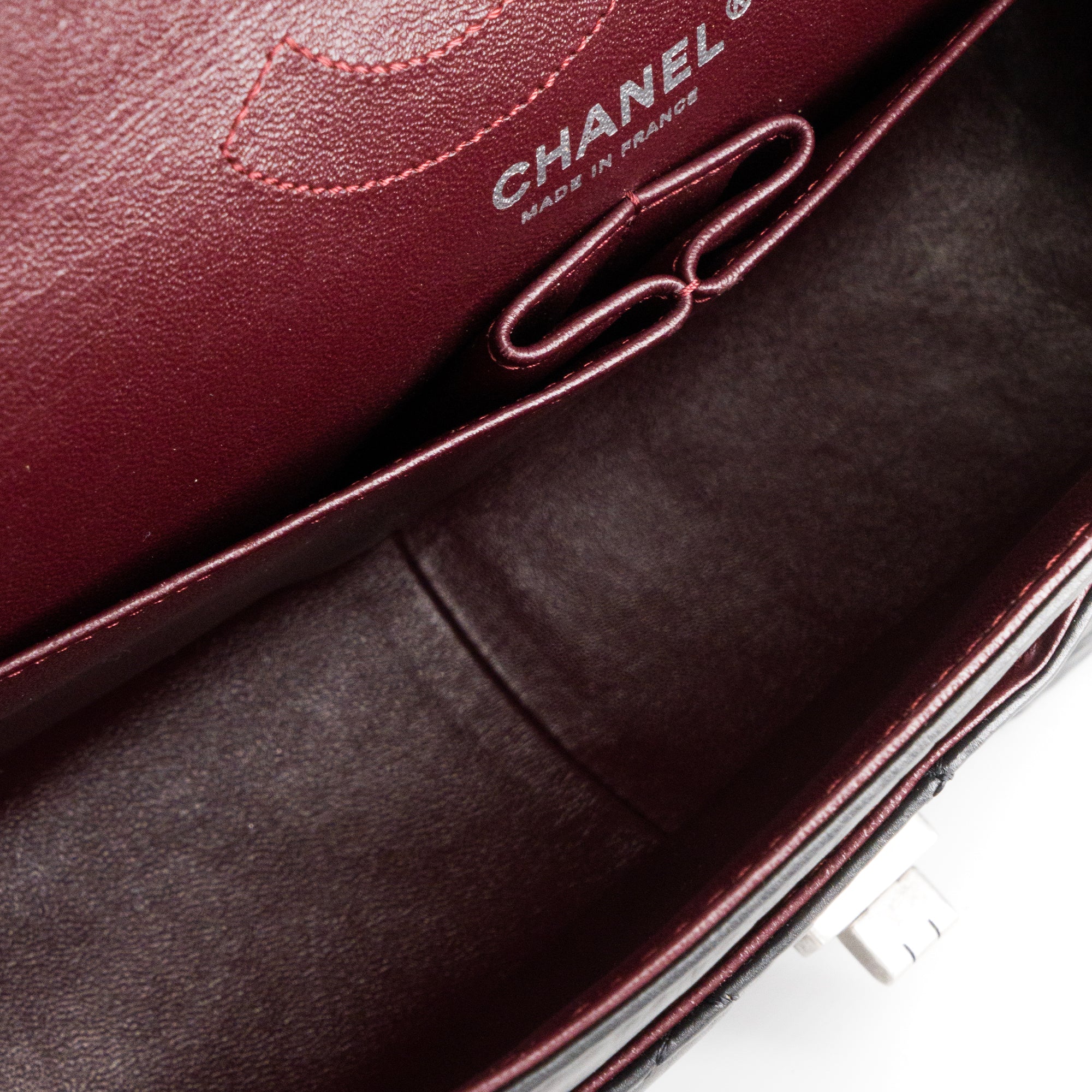 CHANEL - Sac à bandoulière 2.55 Chanel en cuir froissé noir