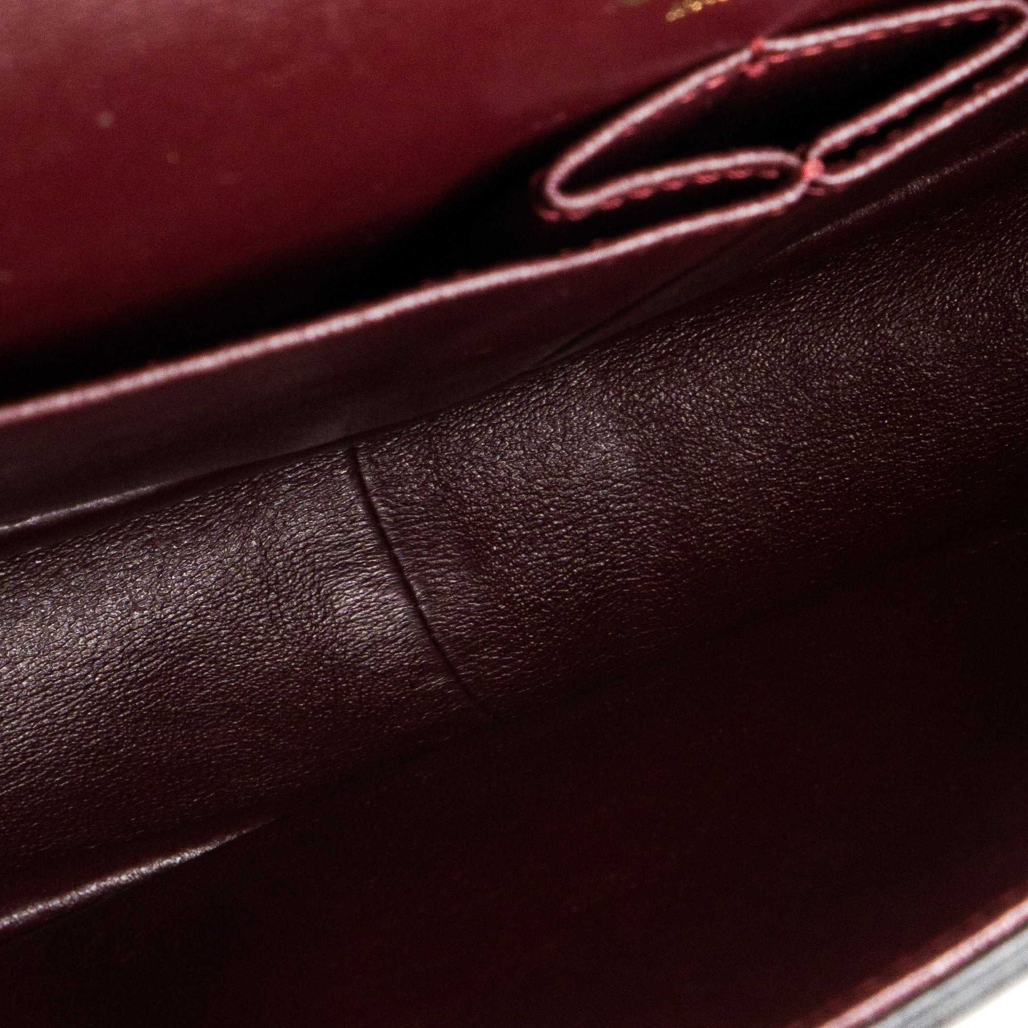 CHANEL - Sac à bandoulière 2.55 Chanel en cuir froissé noir