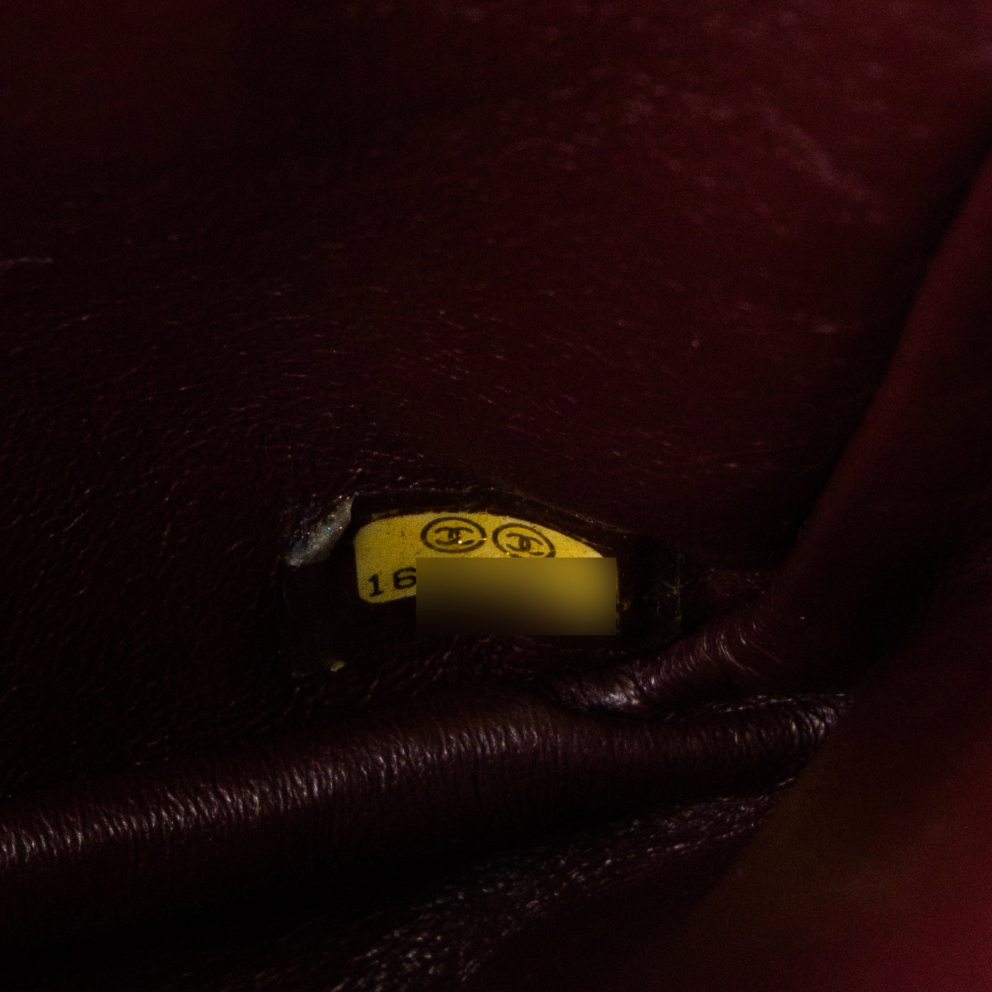 CHANEL - Sac à bandoulière 2.55 Chanel en cuir froissé noir