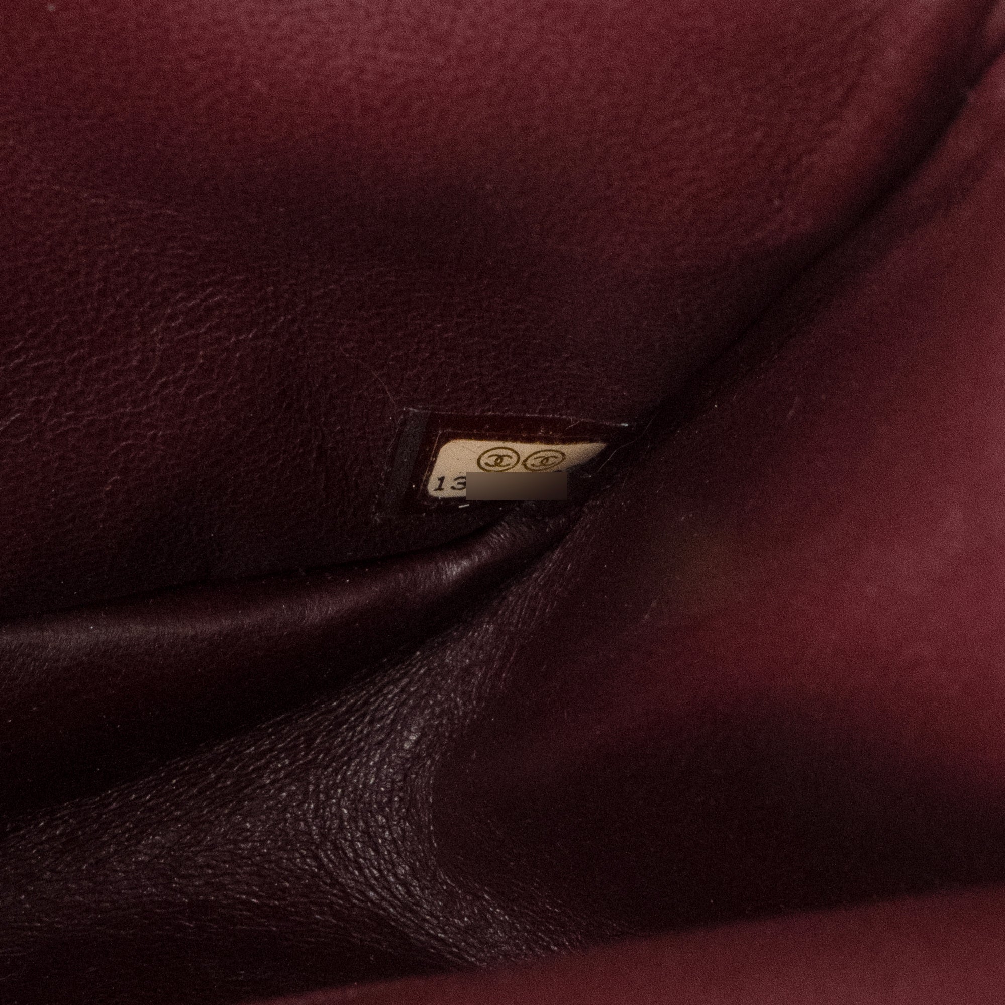 CHANEL - Sac à bandoulière 2.55 Chanel en cuir froissé noir