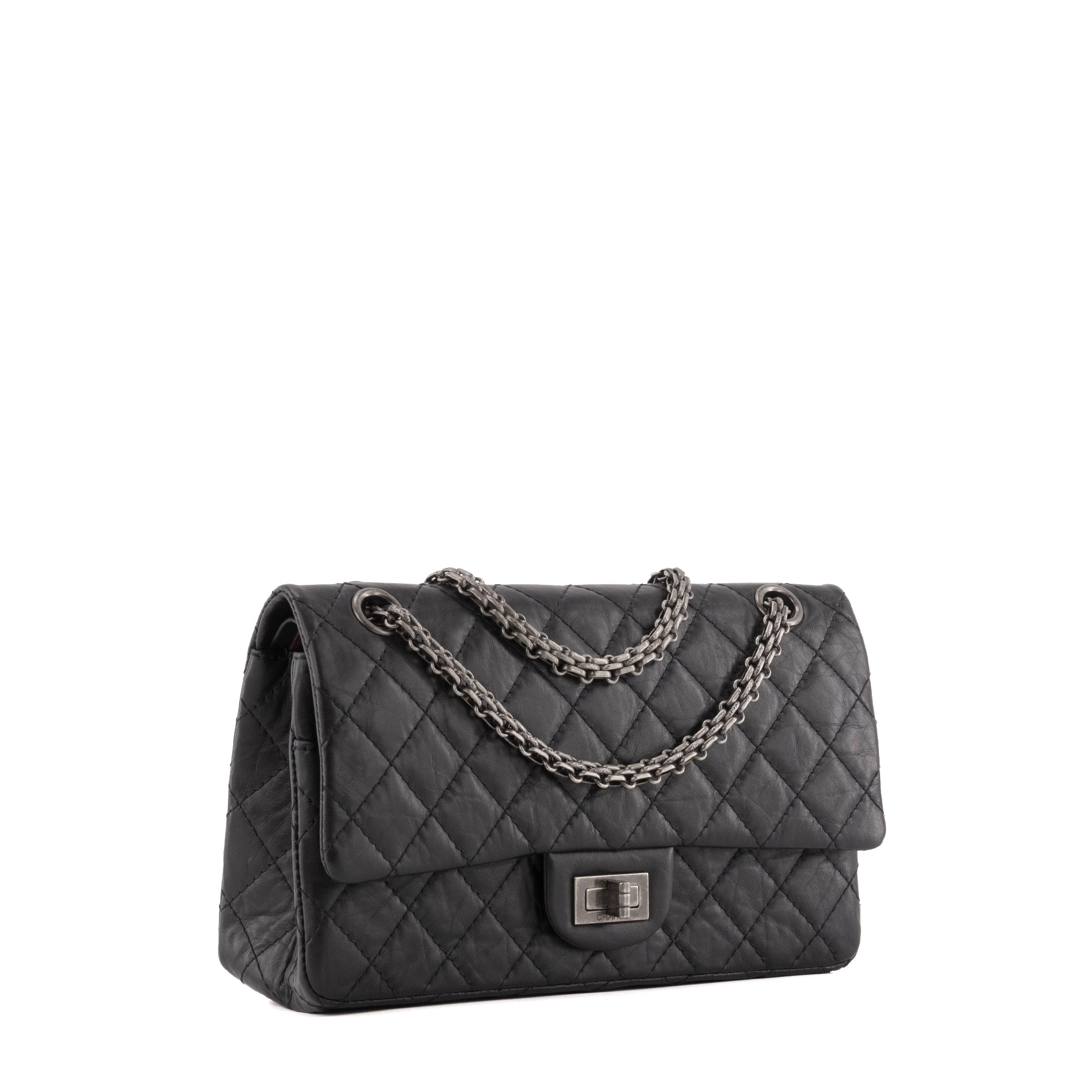 CHANEL - Sac à bandoulière 2.55 Chanel en cuir froissé noir