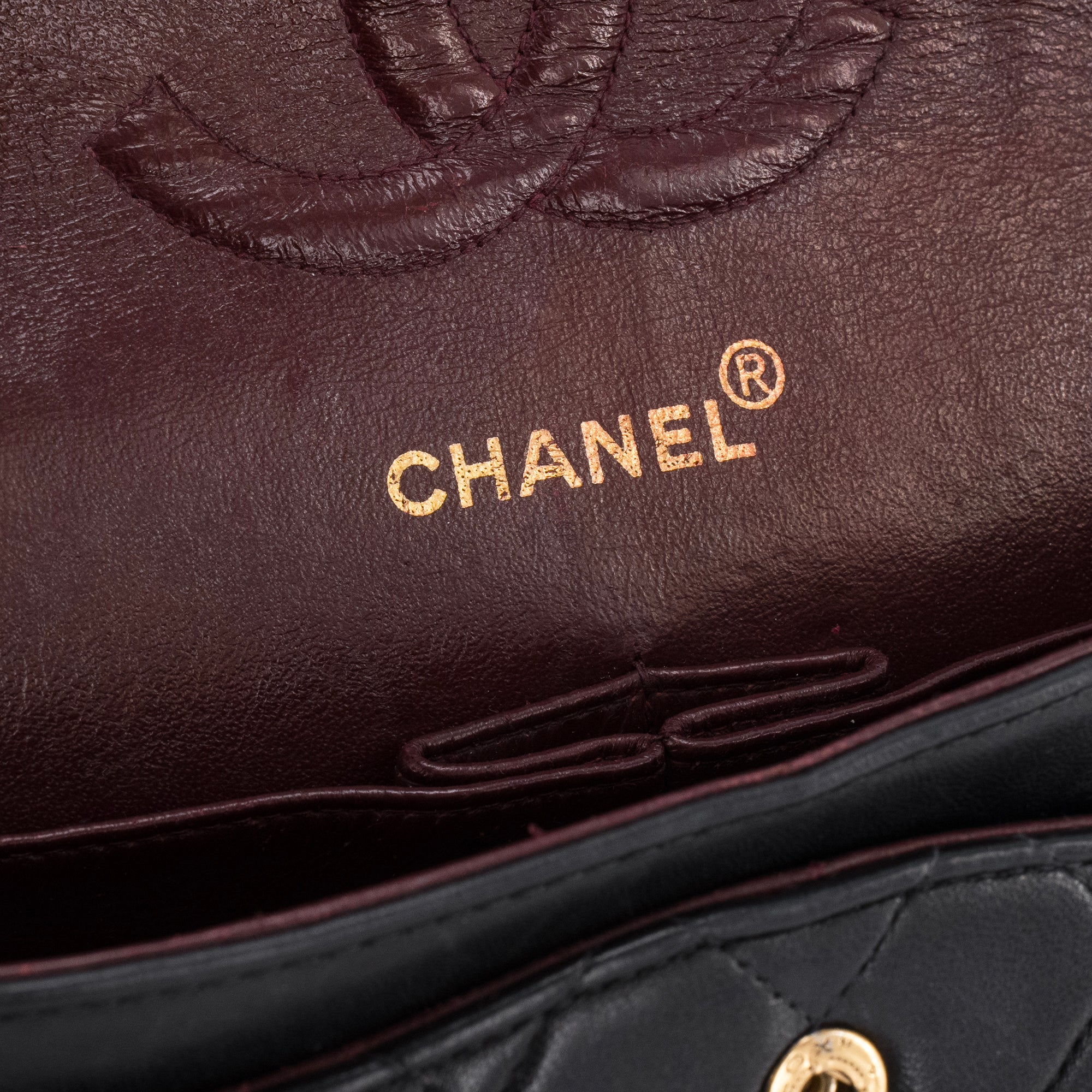 CHANEL - Sac à bandoulière 2.55 Chanel en cuir lisse noir