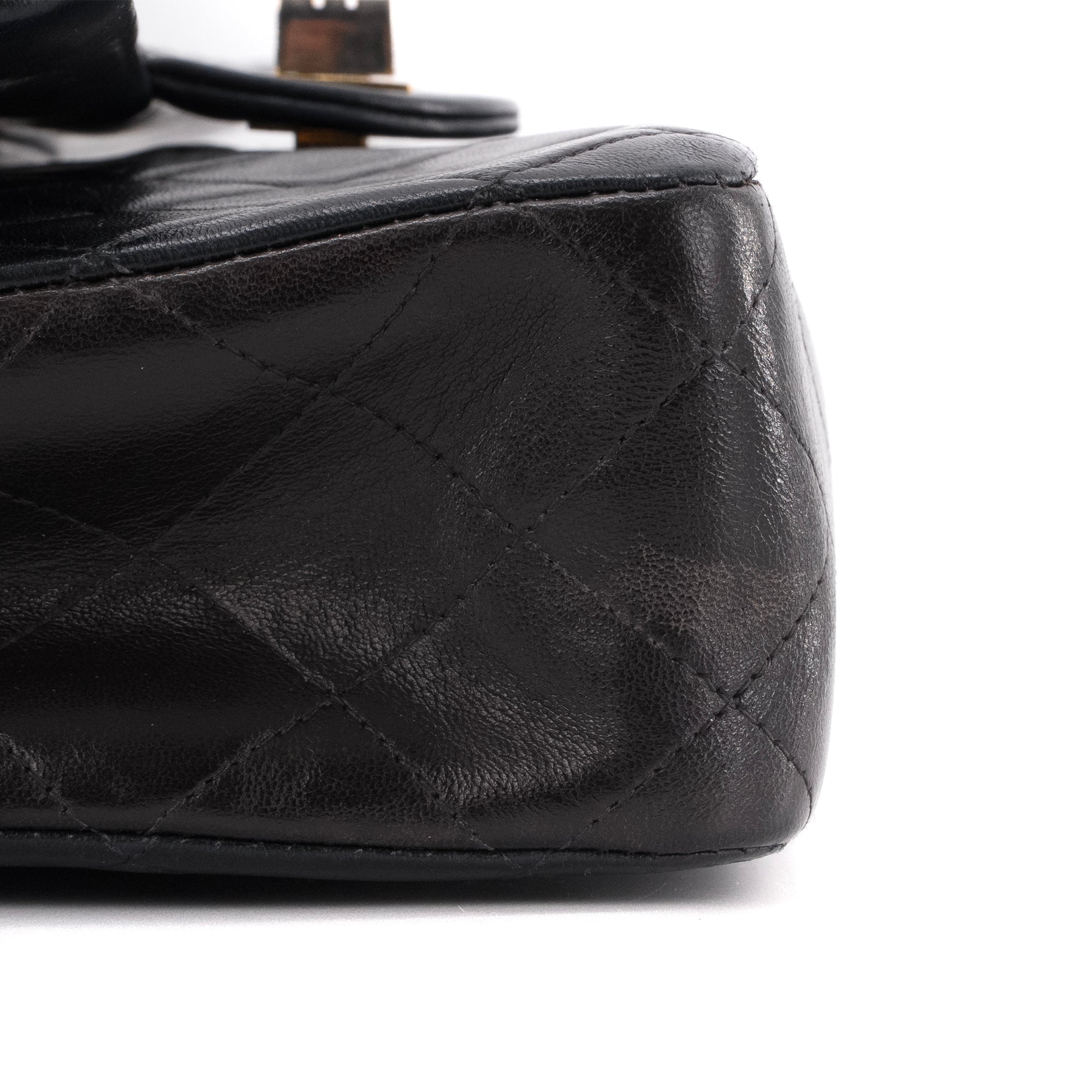 CHANEL - Sac à bandoulière 2.55 Chanel en cuir lisse noir