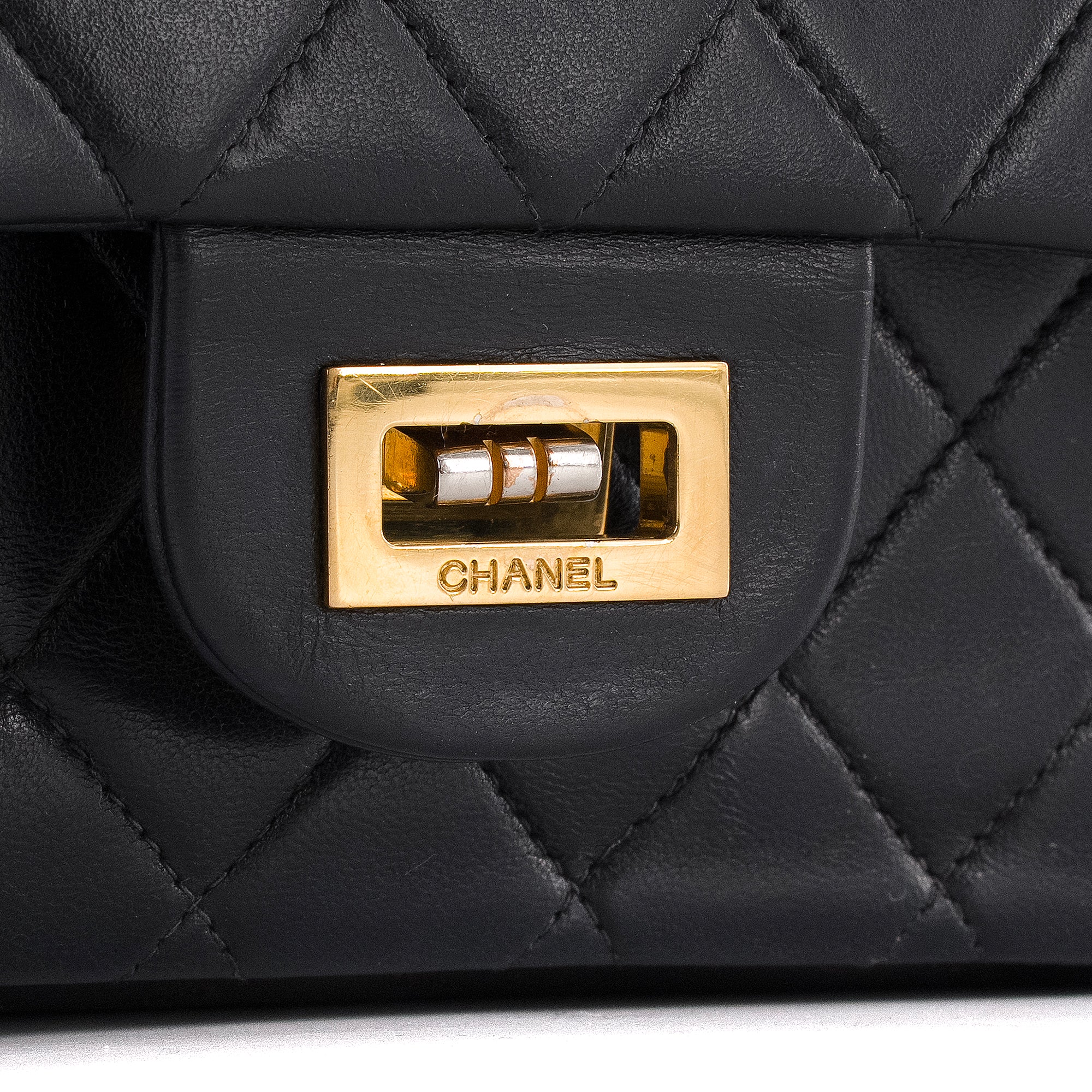 CHANEL - Sac à bandoulière 2.55 Chanel en cuir lisse noir