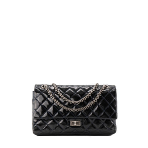 CHANEL - Sac à bandoulière 2.55 Chanel en cuir verni bleu marine