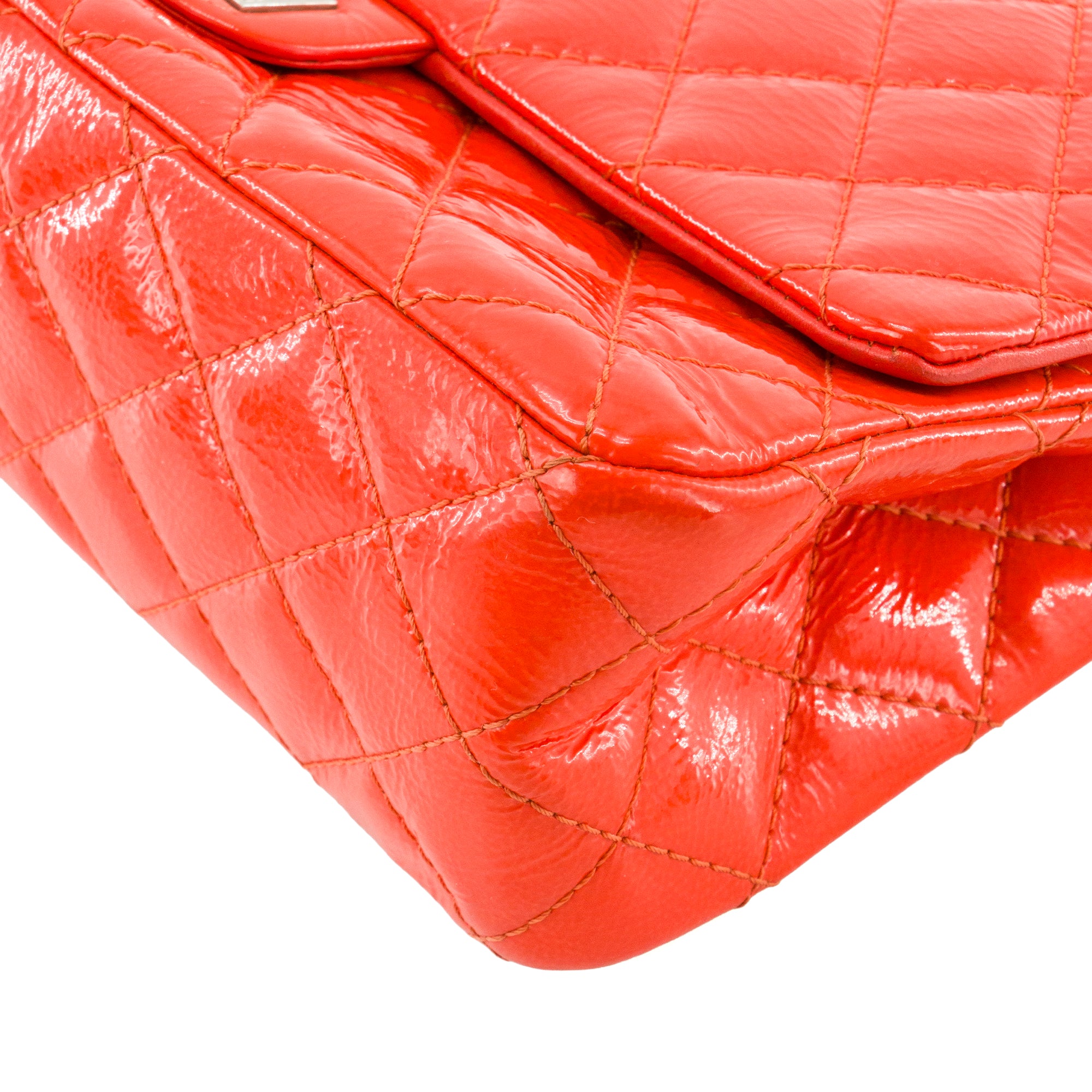 CHANEL - Sac à bandoulière 2.55 Chanel en cuir verni verni orange