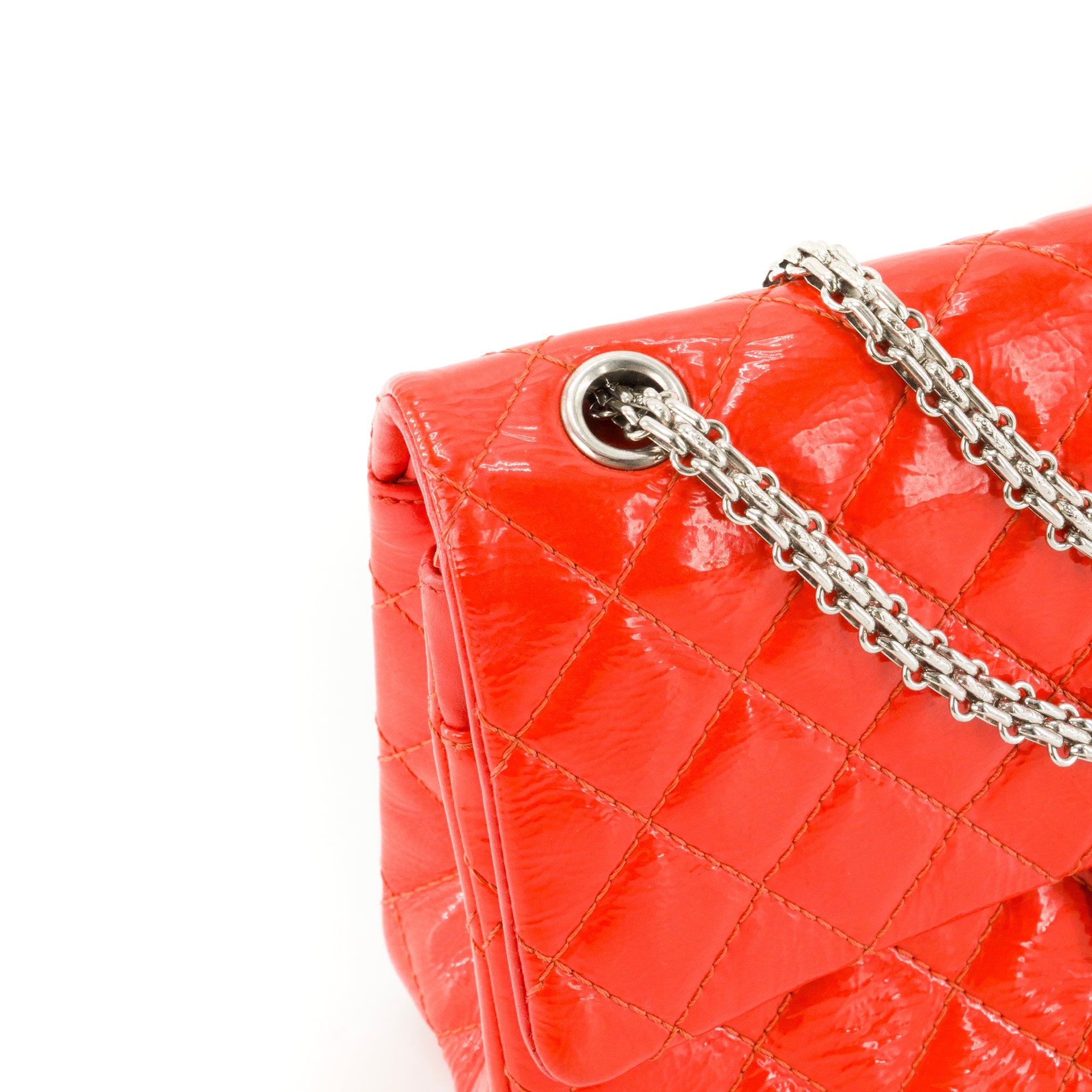 CHANEL - Sac à bandoulière 2.55 Chanel en cuir verni verni orange